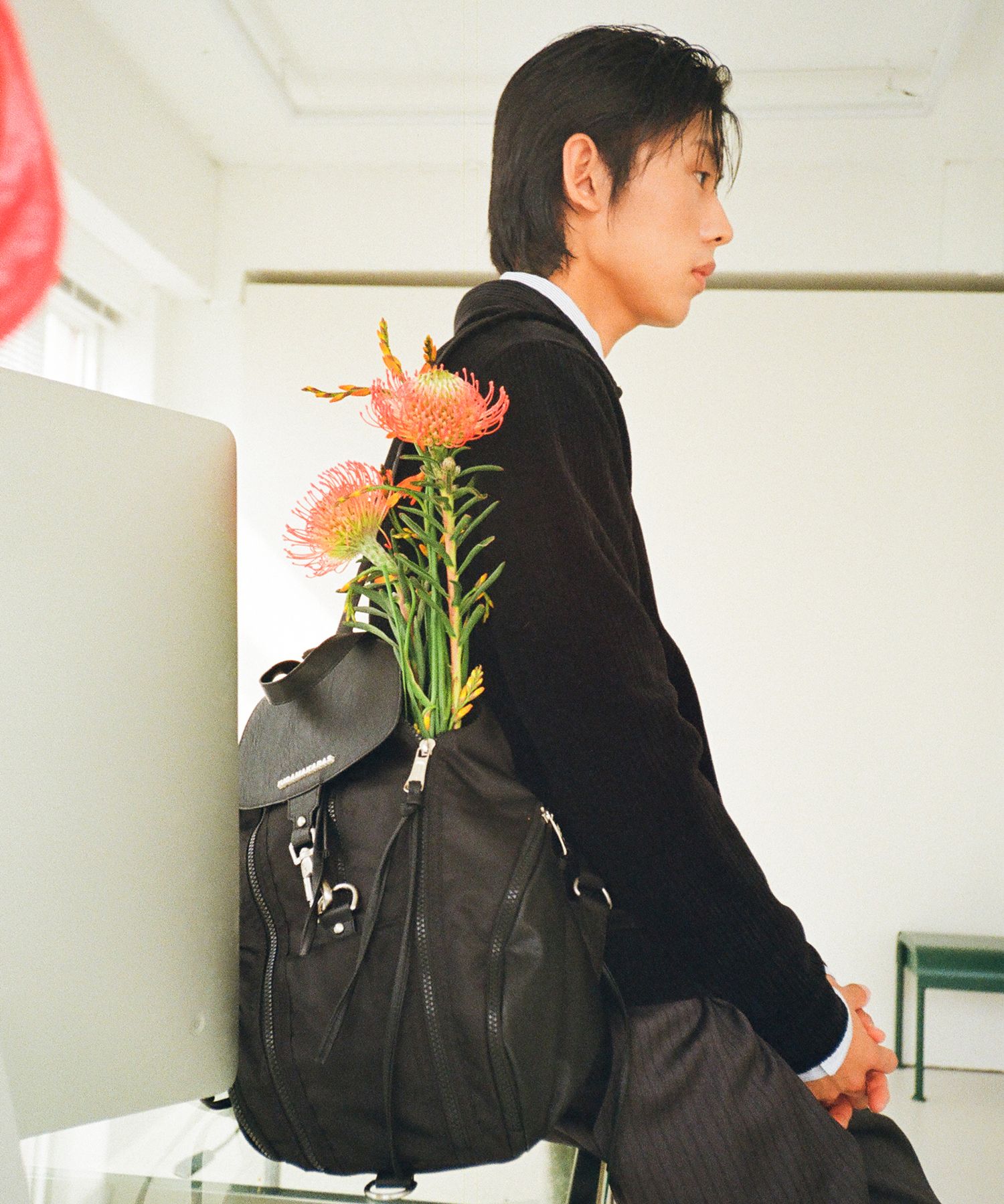 【シロ】IUGAMAKARAS ナイロンバッグ　ブラック スタッズナイロンショルダーバッグ（ブラック） | IUGAMAKARAS | HANA