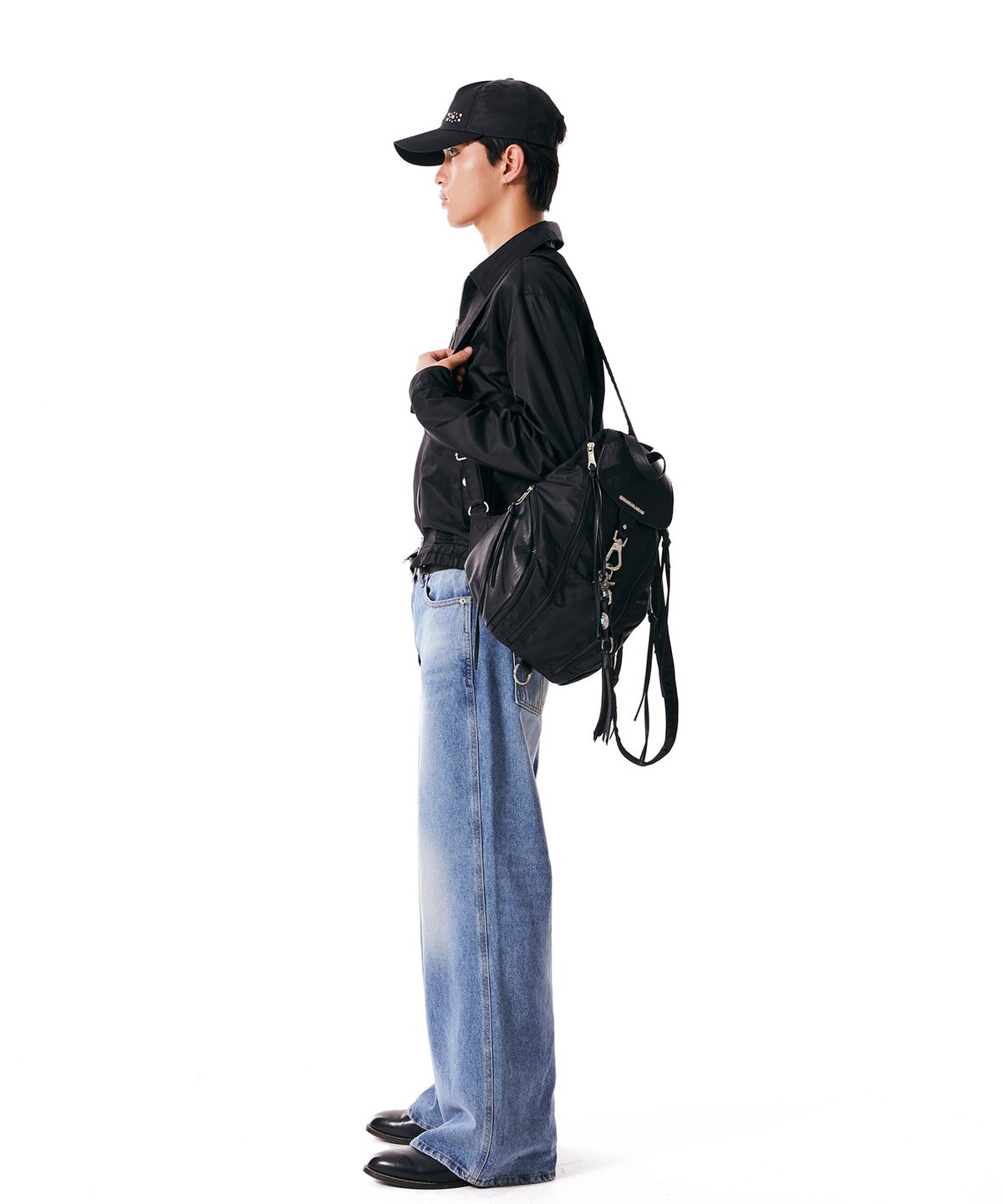 이우가마카라스(IUGAMAKARAS) Carabiner Nylon Backpack (Black)