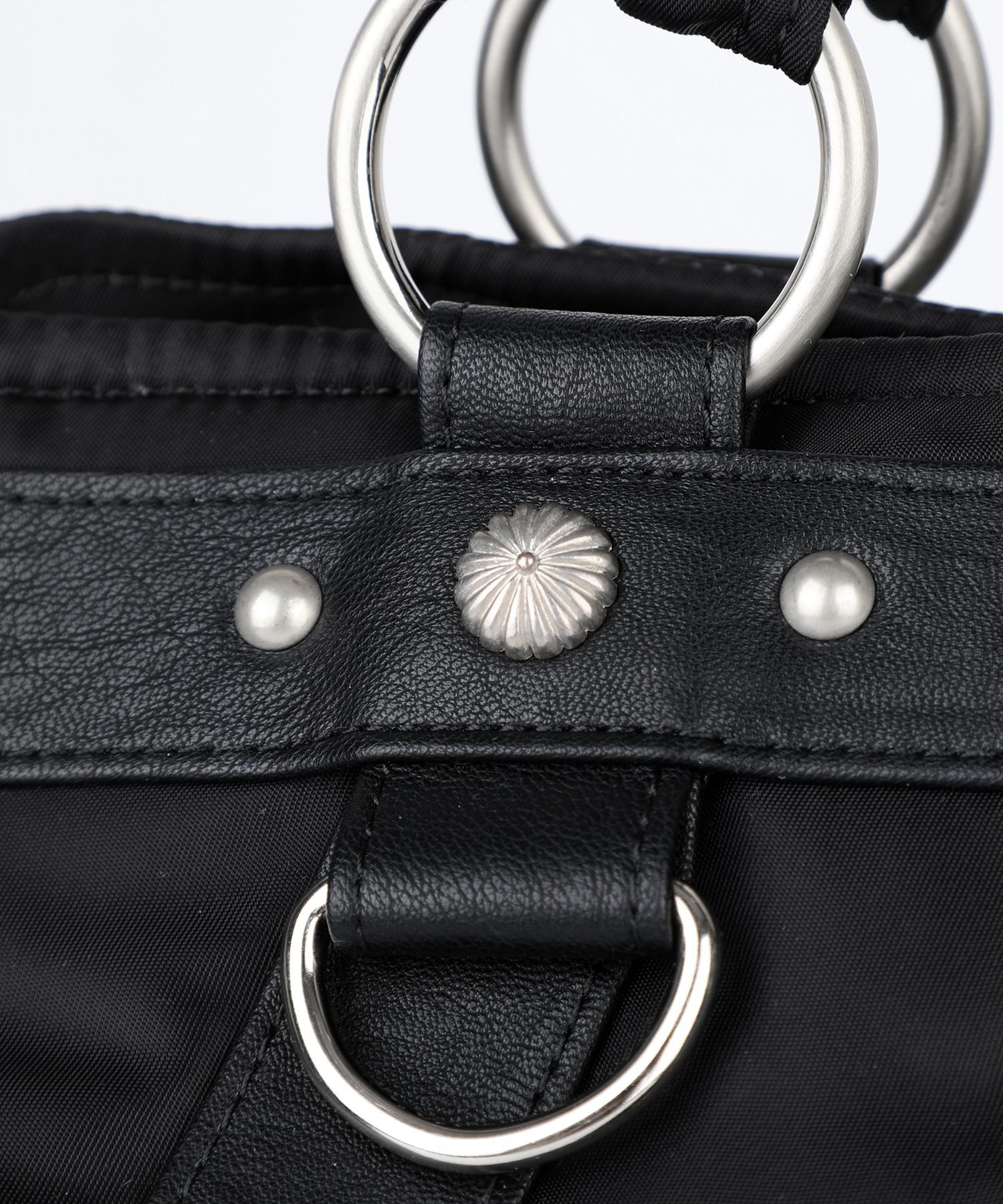 MUSINSA公式 | IUGAMAKARAS Studded Nylon Shoulder Bag (Black)