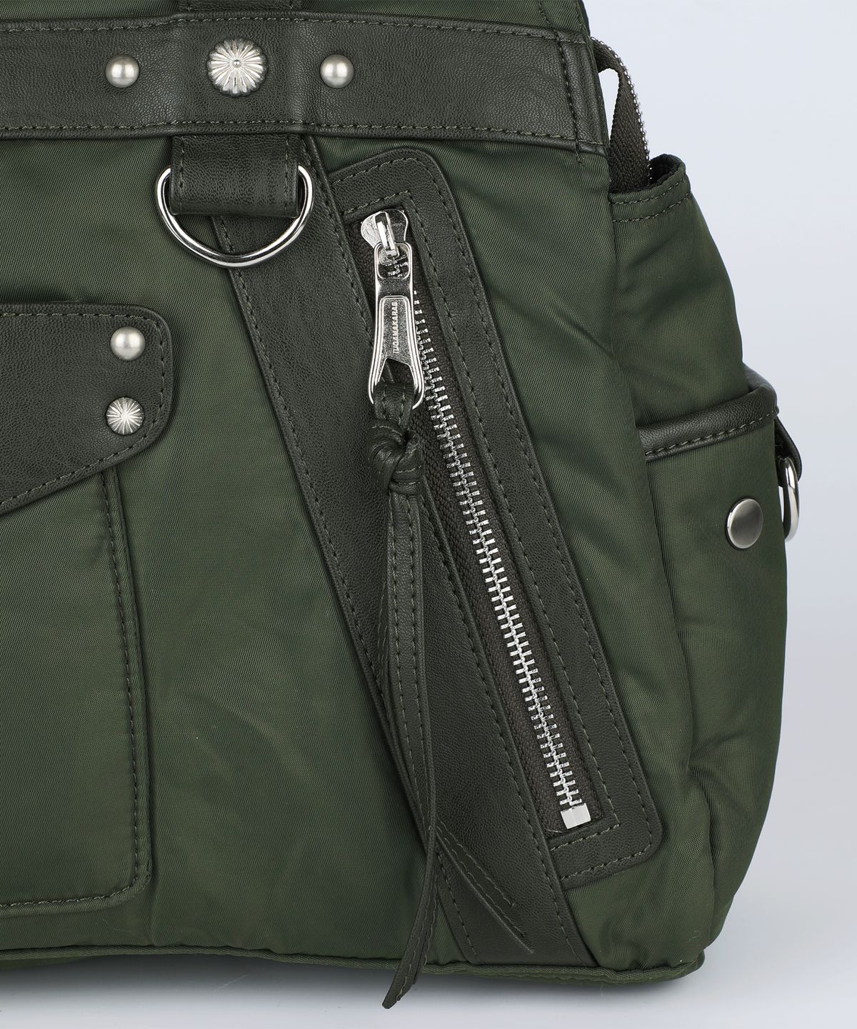 이우가마카라스(IUGAMAKARAS) Studded Nylon Shoulder Bag (Khaki)