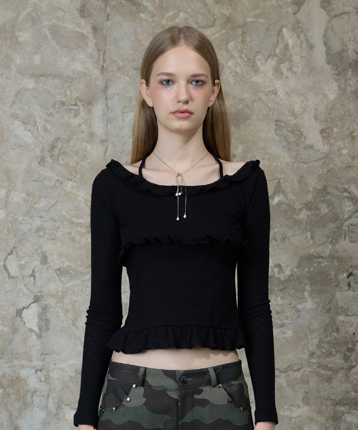 라티젠(LARTIGENT) L13 FRILL HALTER SLEEVE(BLACK)