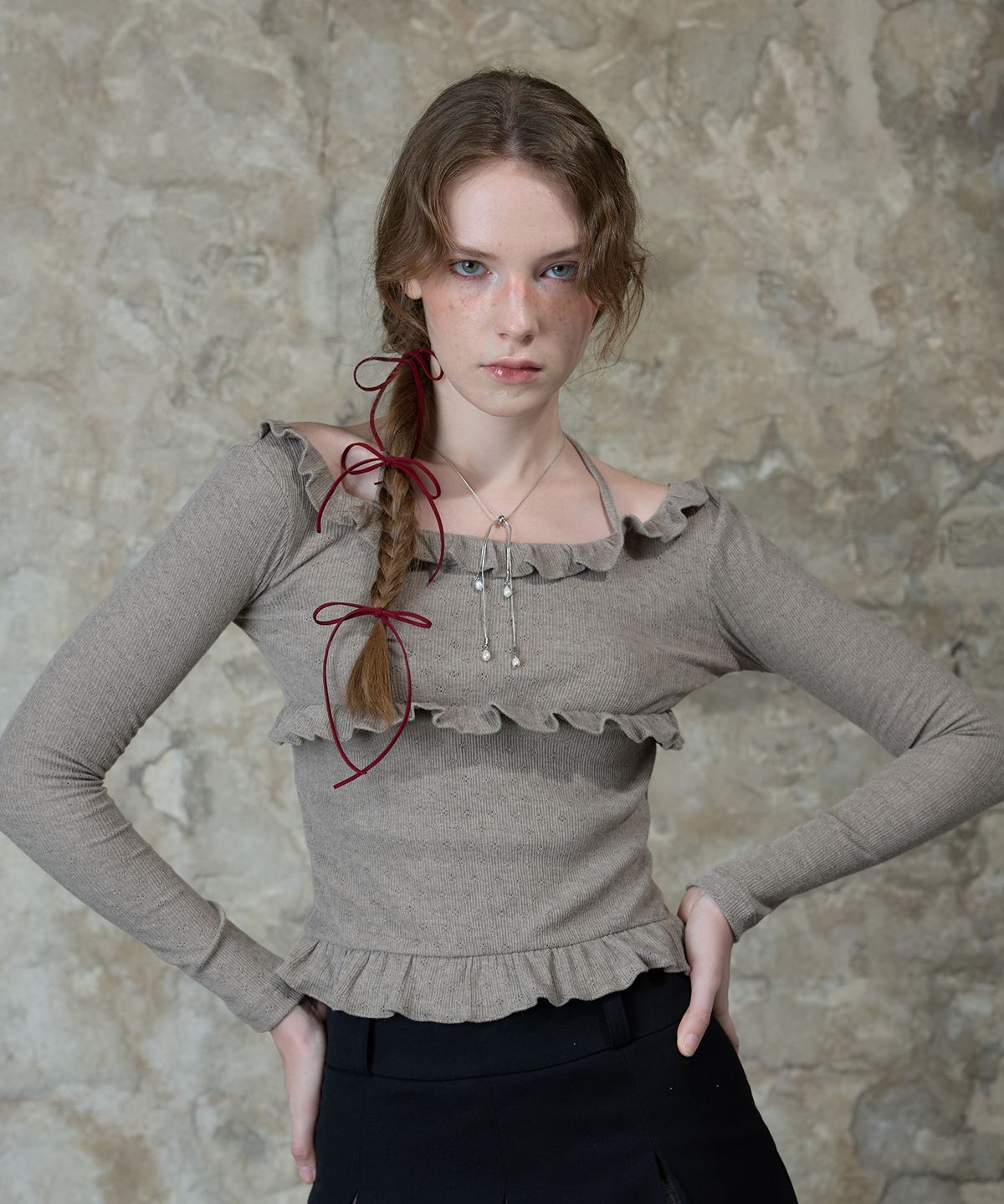 라티젠(LARTIGENT) L13 FRILL HALTER SLEEVE(BROWN)
