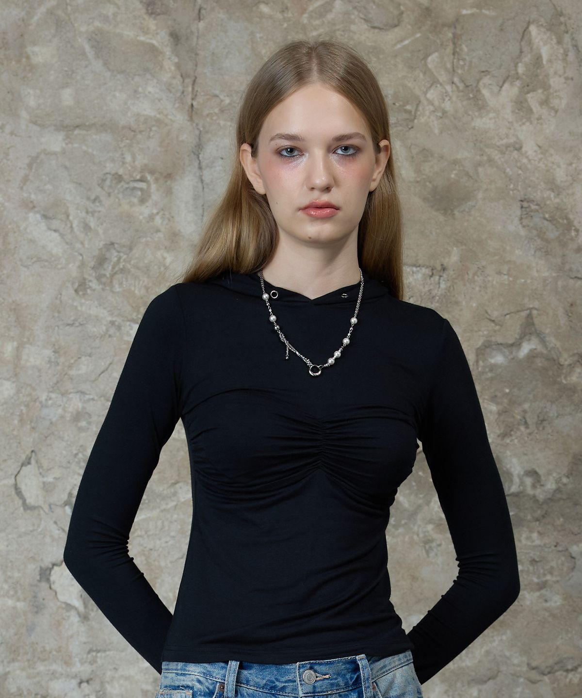 라티젠(LARTIGENT) L13 SHIRRING HOOD T-SHIRT(BLACK)