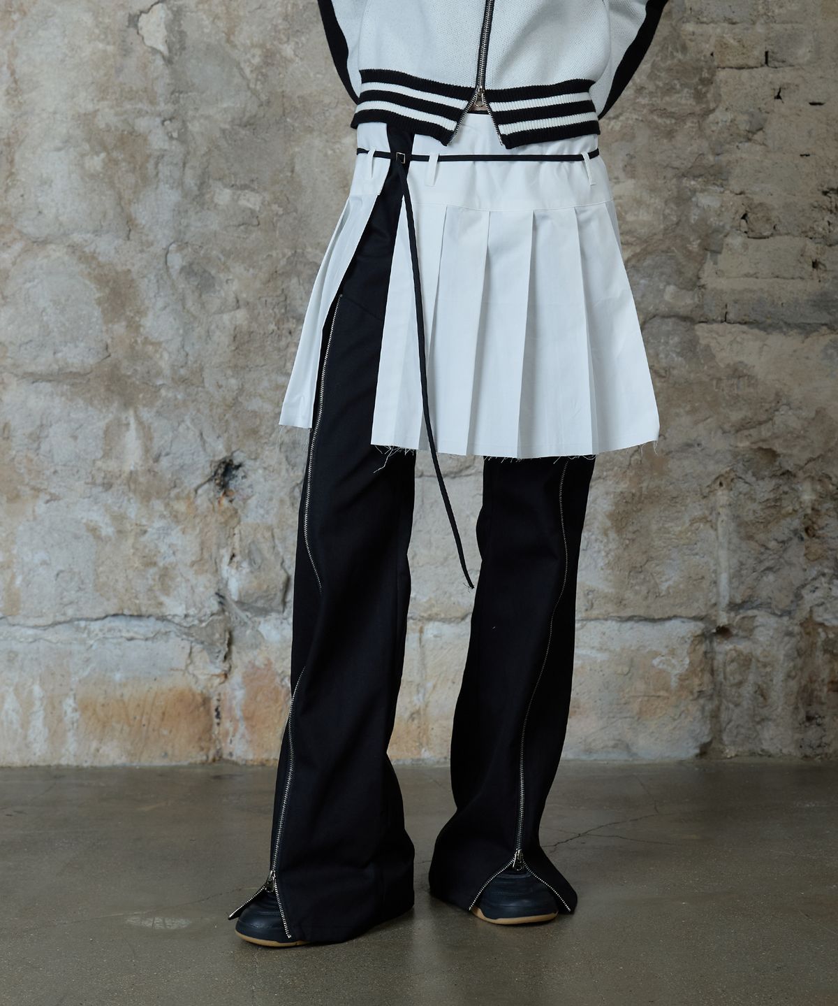 라티젠(LARTIGENT) L13 PLEATS SKIRT PANTS(BLACK)