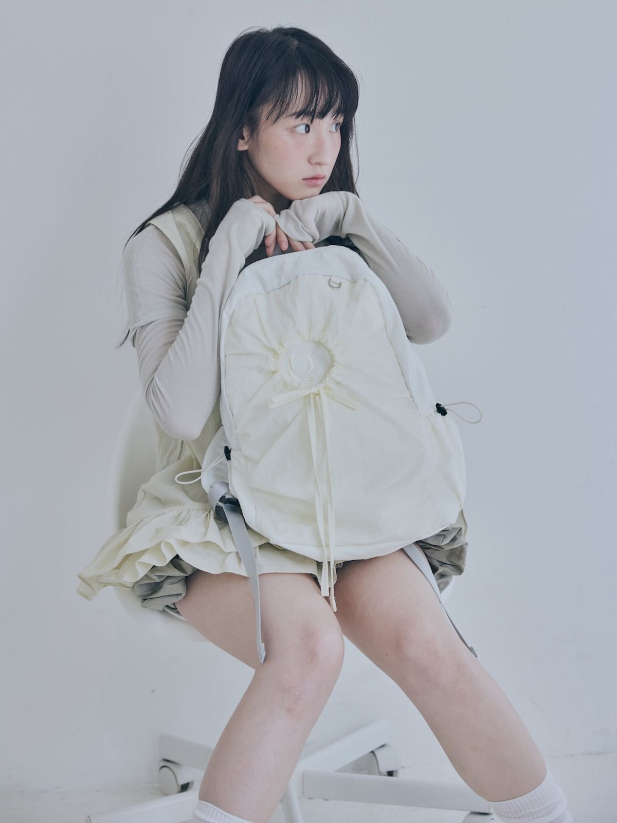 포이에(POIE) hole string PO backpack (light yellow)
