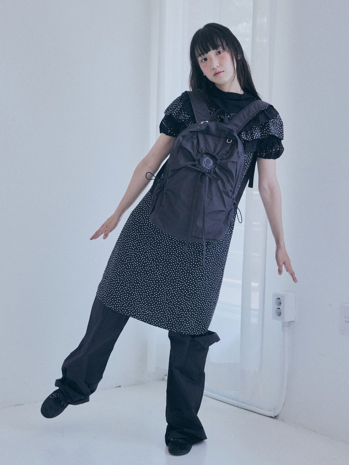 포이에(POIE) hole string PO backpack (black)