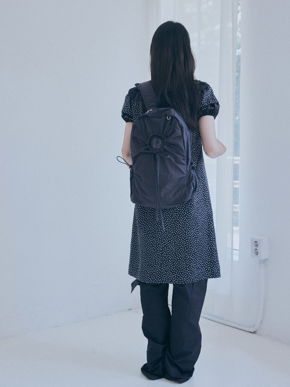포이에(POIE) hole string PO backpack (black)