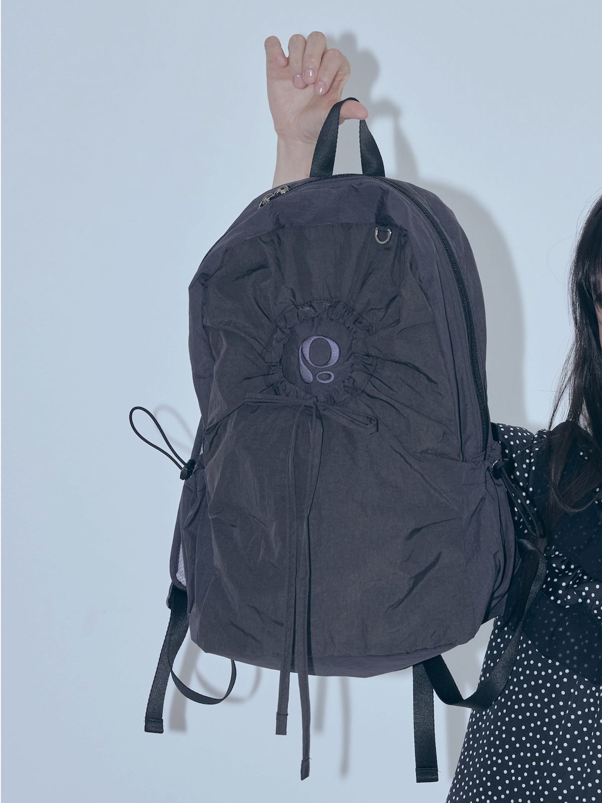 포이에(POIE) hole string PO backpack (black)