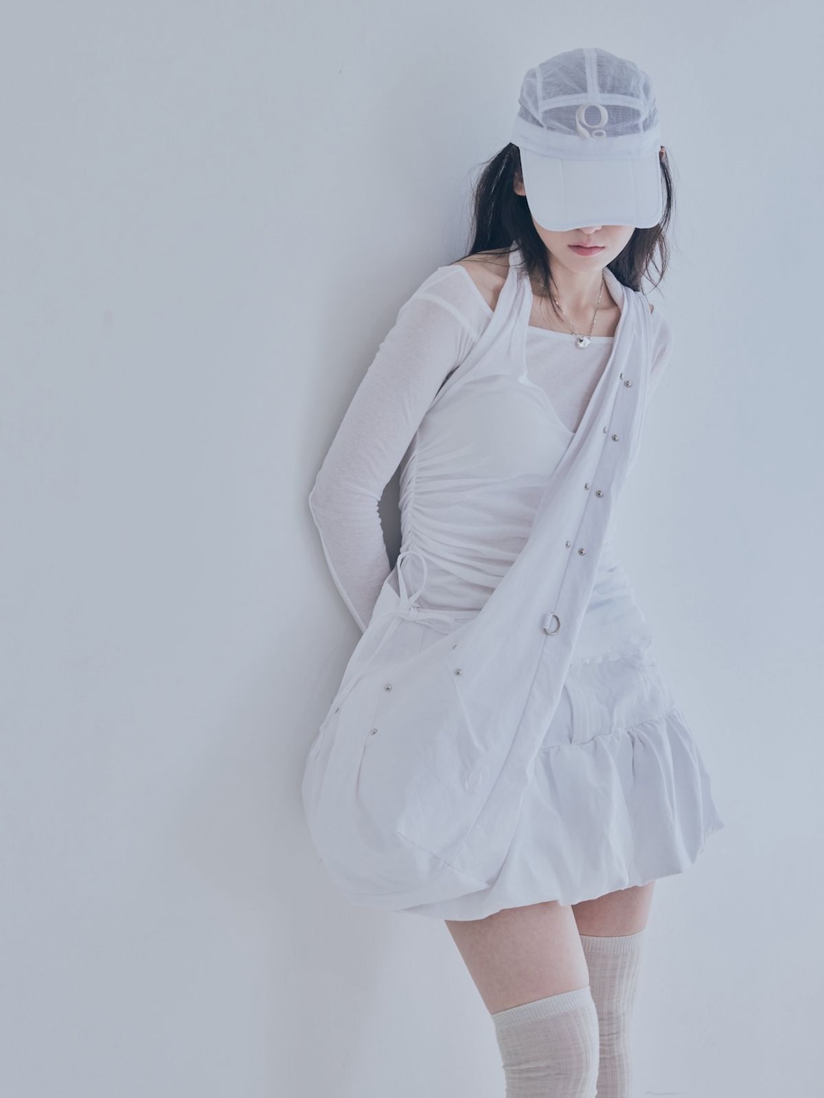 포이에(POIE) 리벳 크로스백 (화이트)