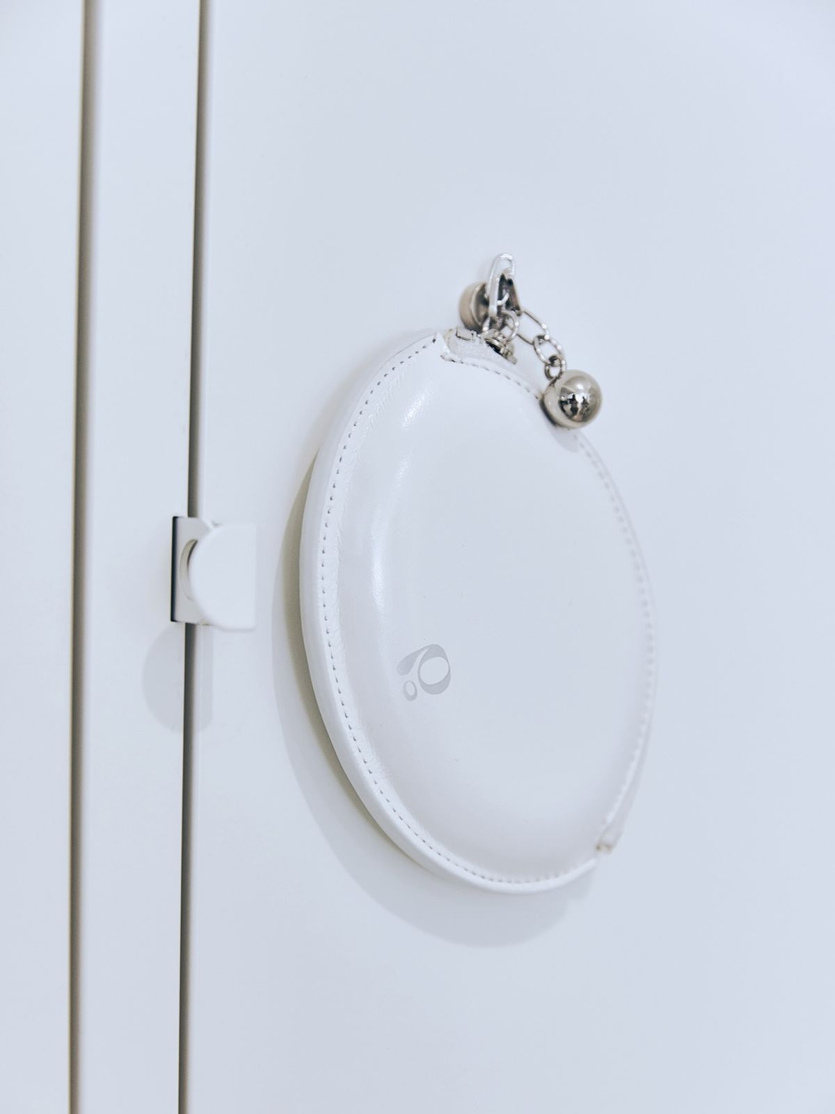 포이에(POIE) ball chain egg card wallet (white)
