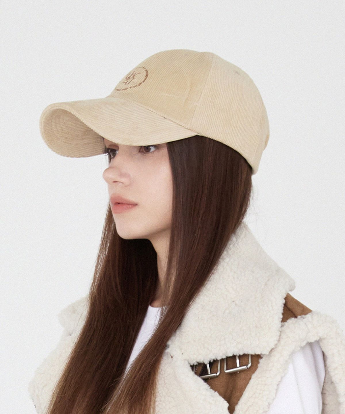 유룩(ULUK) 루시다c 자수 코듀로이 볼캡_Light beige