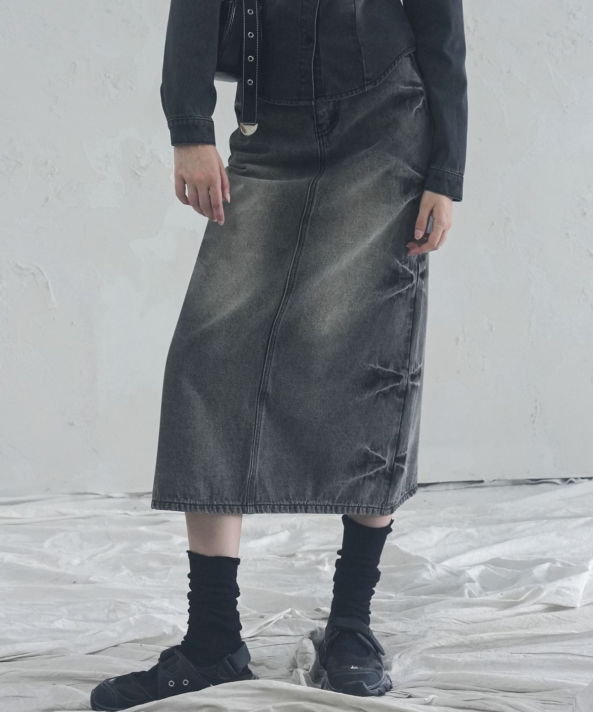 어반드레스(AVANDRESS) Pinch Long Denim Skirt - 2COL