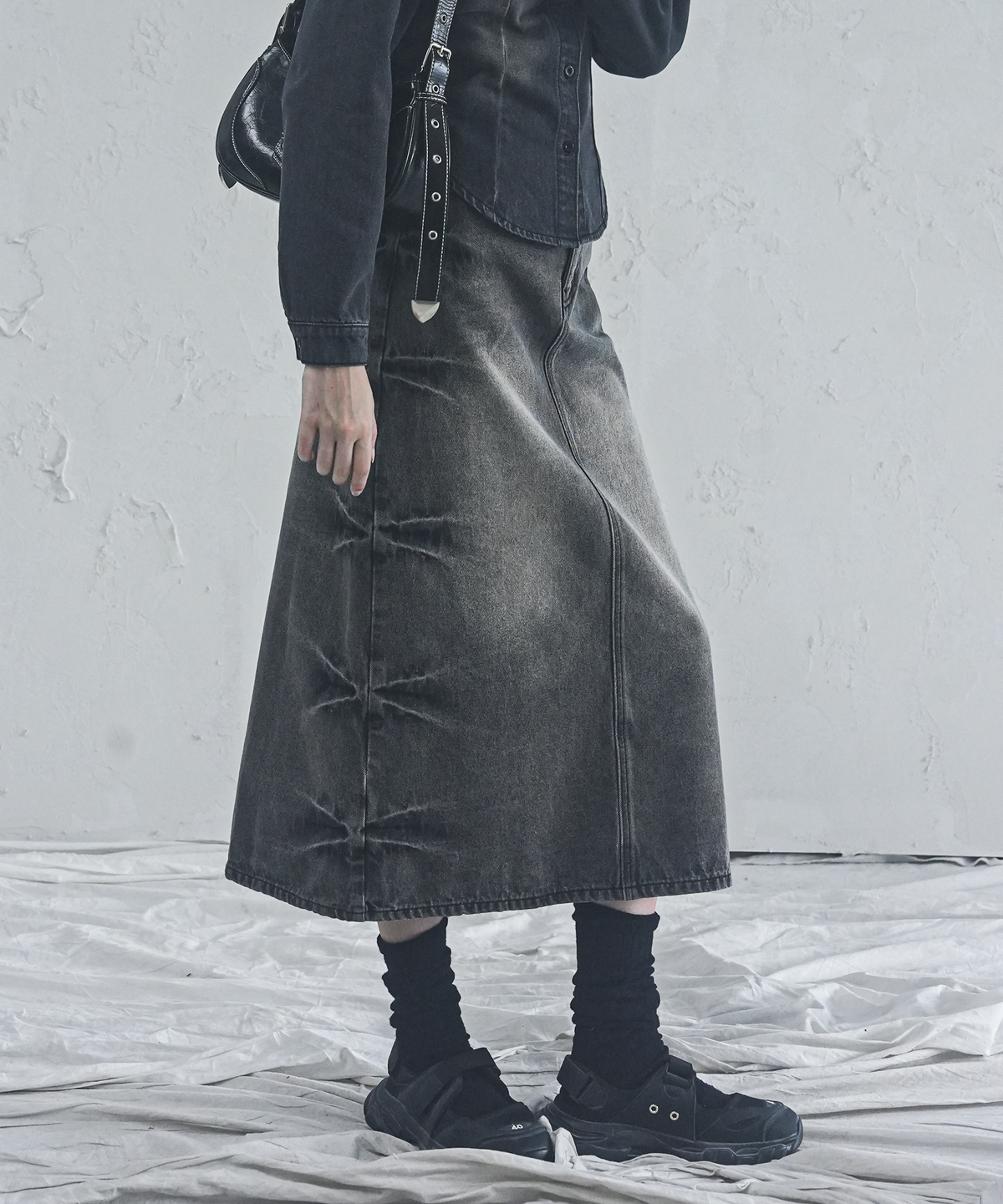 어반드레스(AVANDRESS) Pinch Long Denim Skirt - 2COL