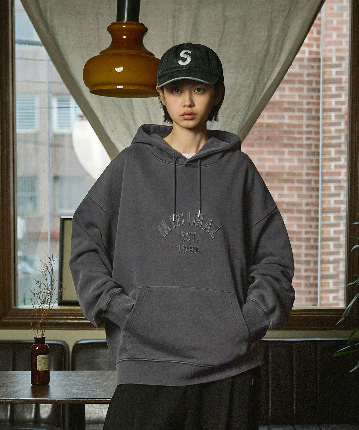 미니멀프로젝트(MINIMALPROJECT) 애플리케 아치로고 후드티 MHT125 [DARKGRAY]