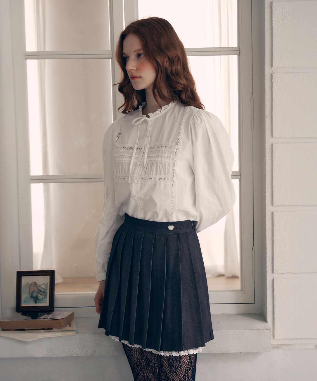 로라로라(ROLAROLA) LACE POINTED PLEATS MINI SKIRT GRAY
