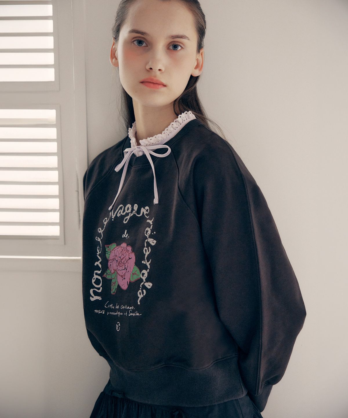 로라로라(ROLAROLA) ROSE PIGMENT SWEATSHIRT BLACK