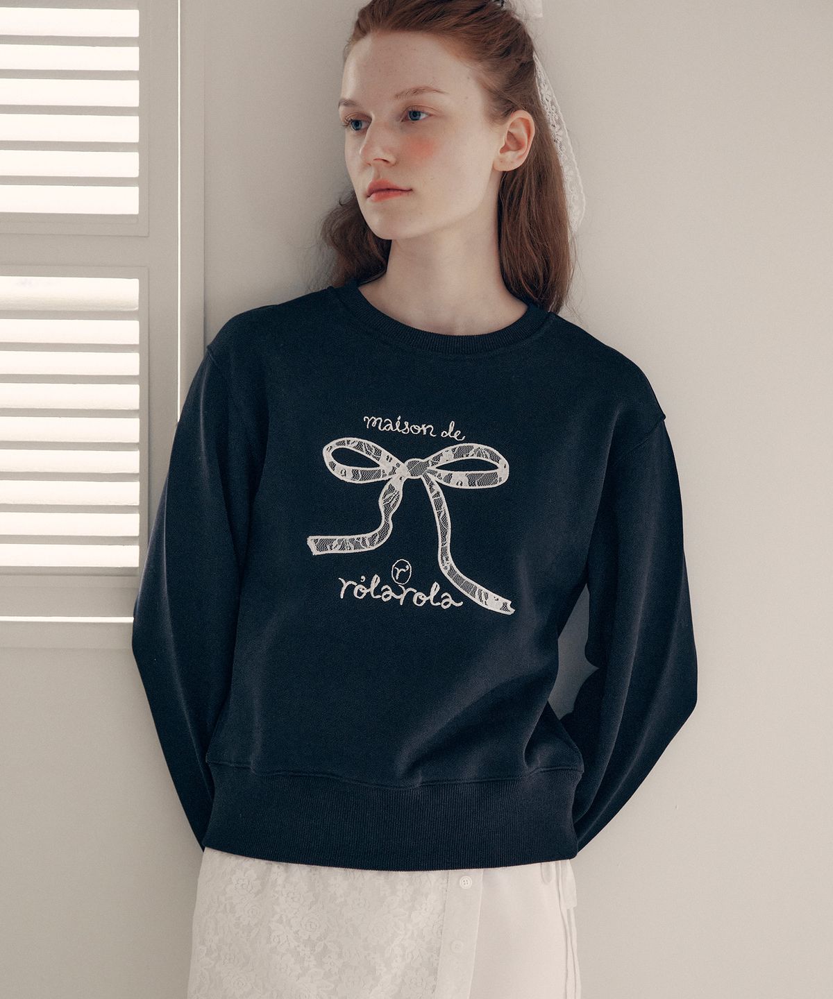 로라로라(ROLAROLA) LACE RIBBON SWEATSHIRT BLACK