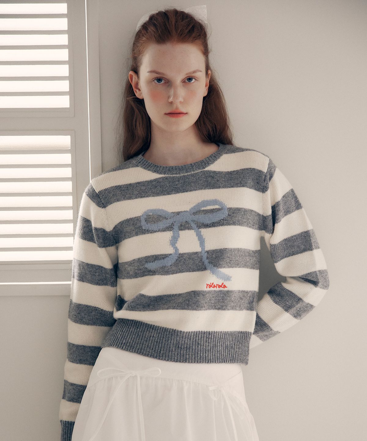 로라로라(ROLAROLA) WOOL BLENDED RIBBON STRIPE KNIT WH+GY