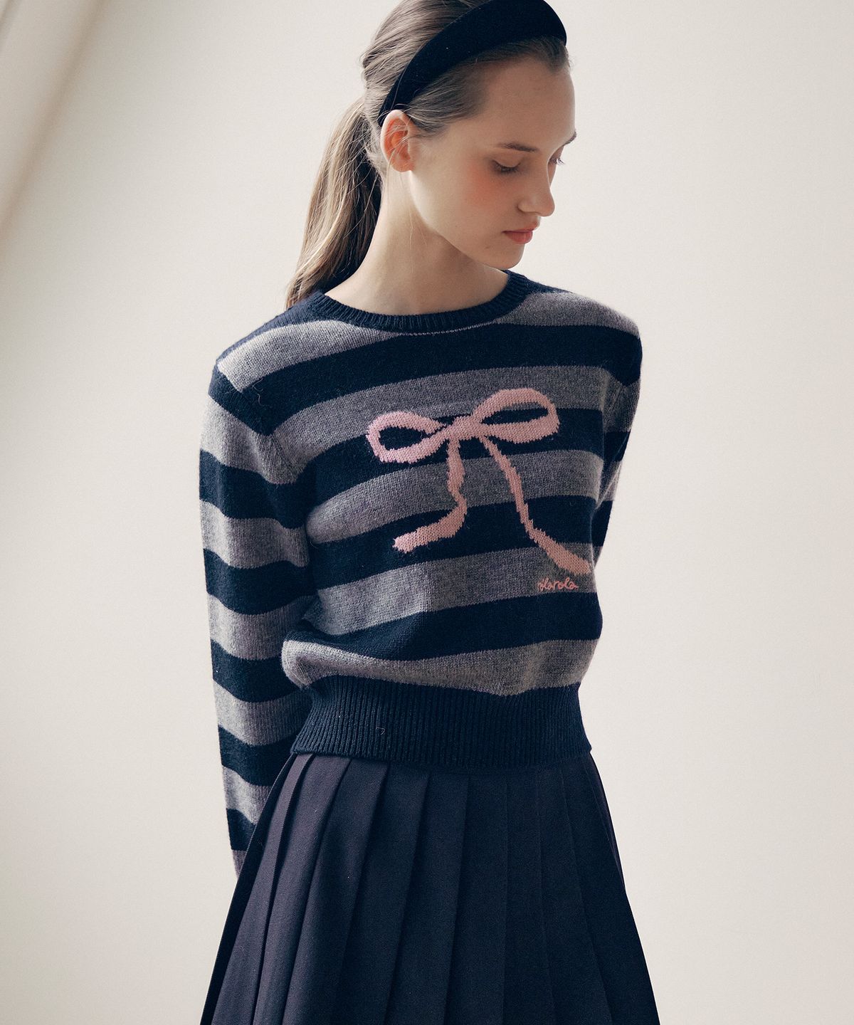 로라로라(ROLAROLA) WOOL BLENDED RIBBON STRIPE KNIT GY+BK