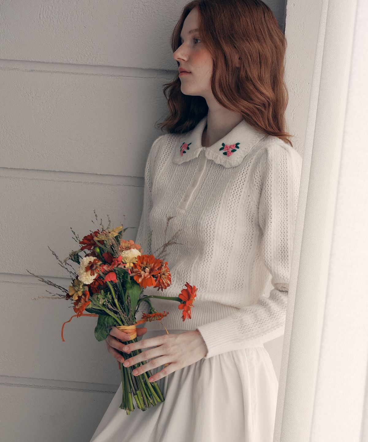 로라로라(ROLAROLA) COLLAR FLOWER EMBROIDERY KNIT WHITE