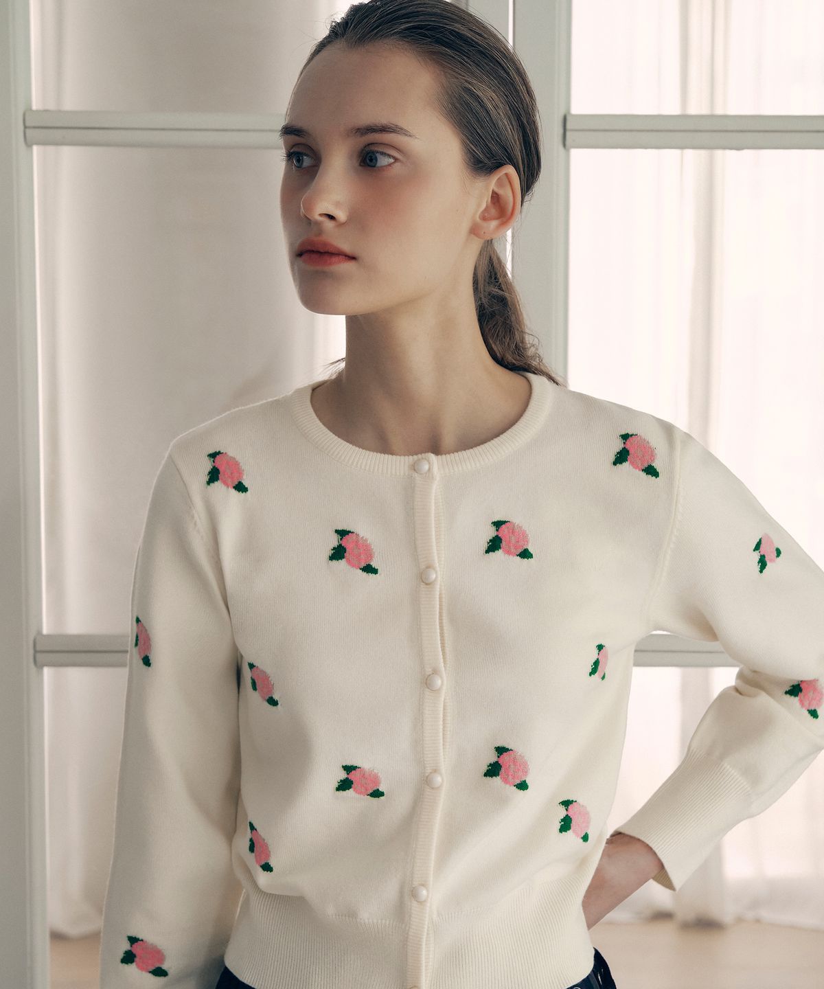 로라로라(ROLAROLA) VINTAGE ROSE CARDIGAN IVORY