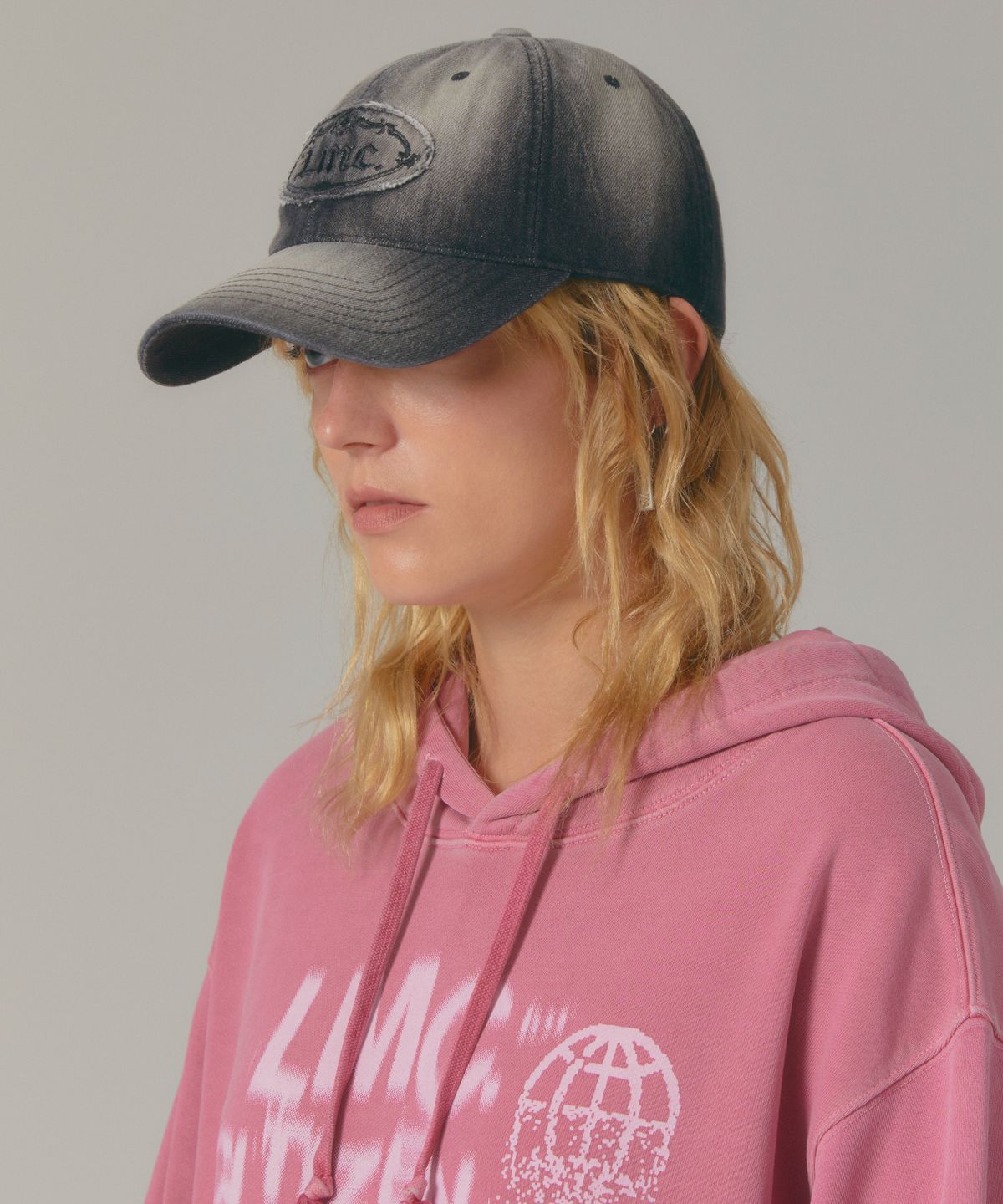 엘엠씨(LMC) WASHED DENIM GOTHIC OVAL 6PANEL CAP dark navy