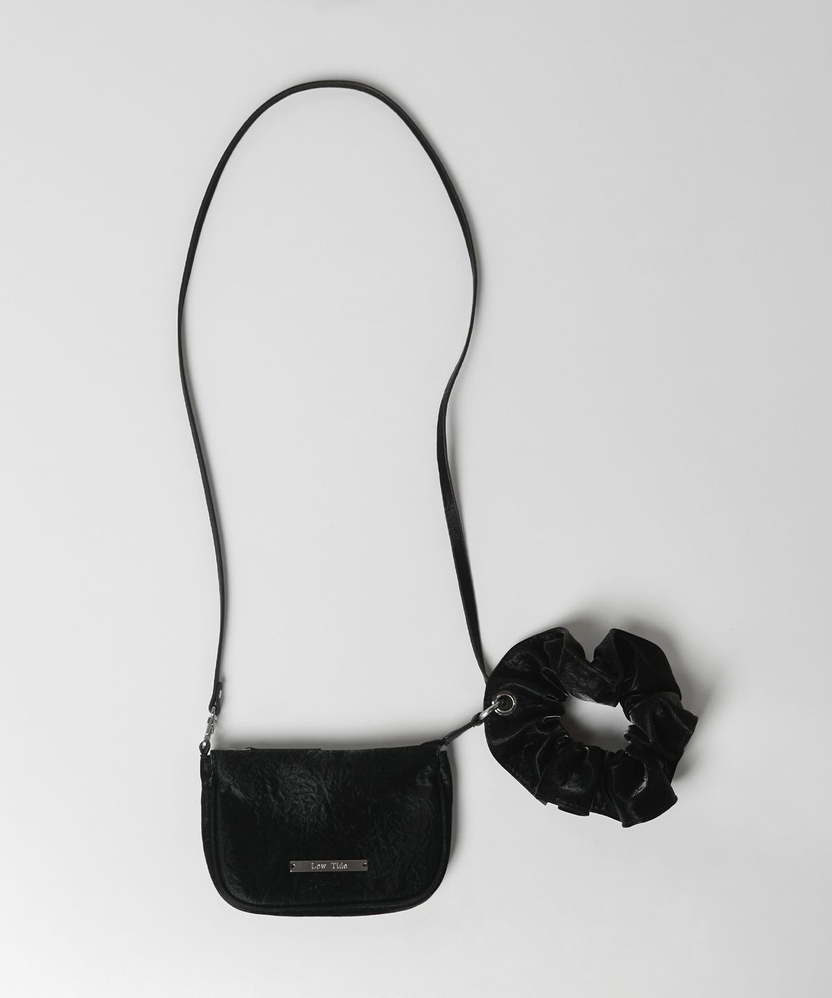 로우타이드(LOW TIDE) SCRUNCHIE MINI BAG [BLACK]