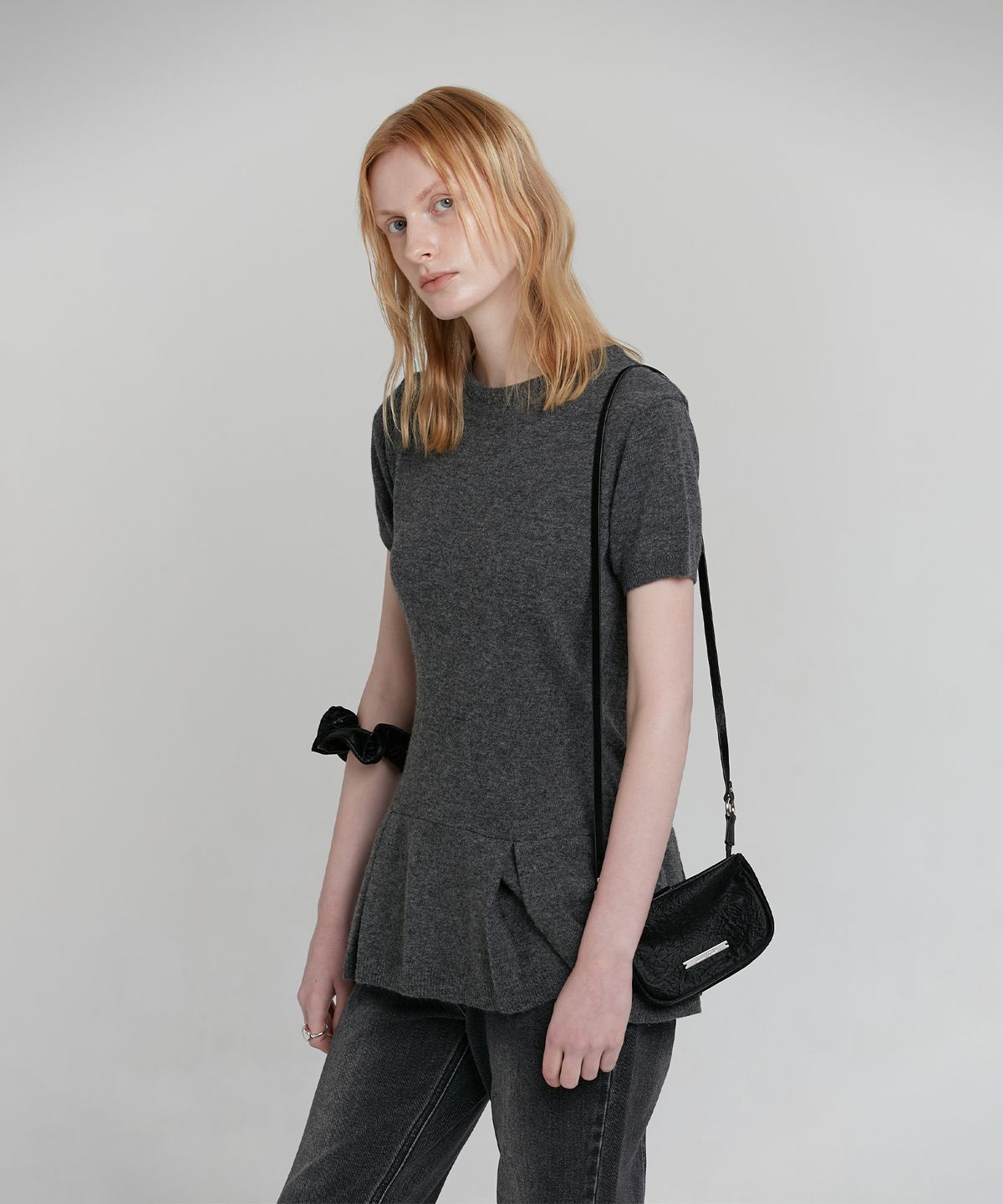 로우타이드(LOW TIDE) SCRUNCHIE MINI BAG [BLACK]