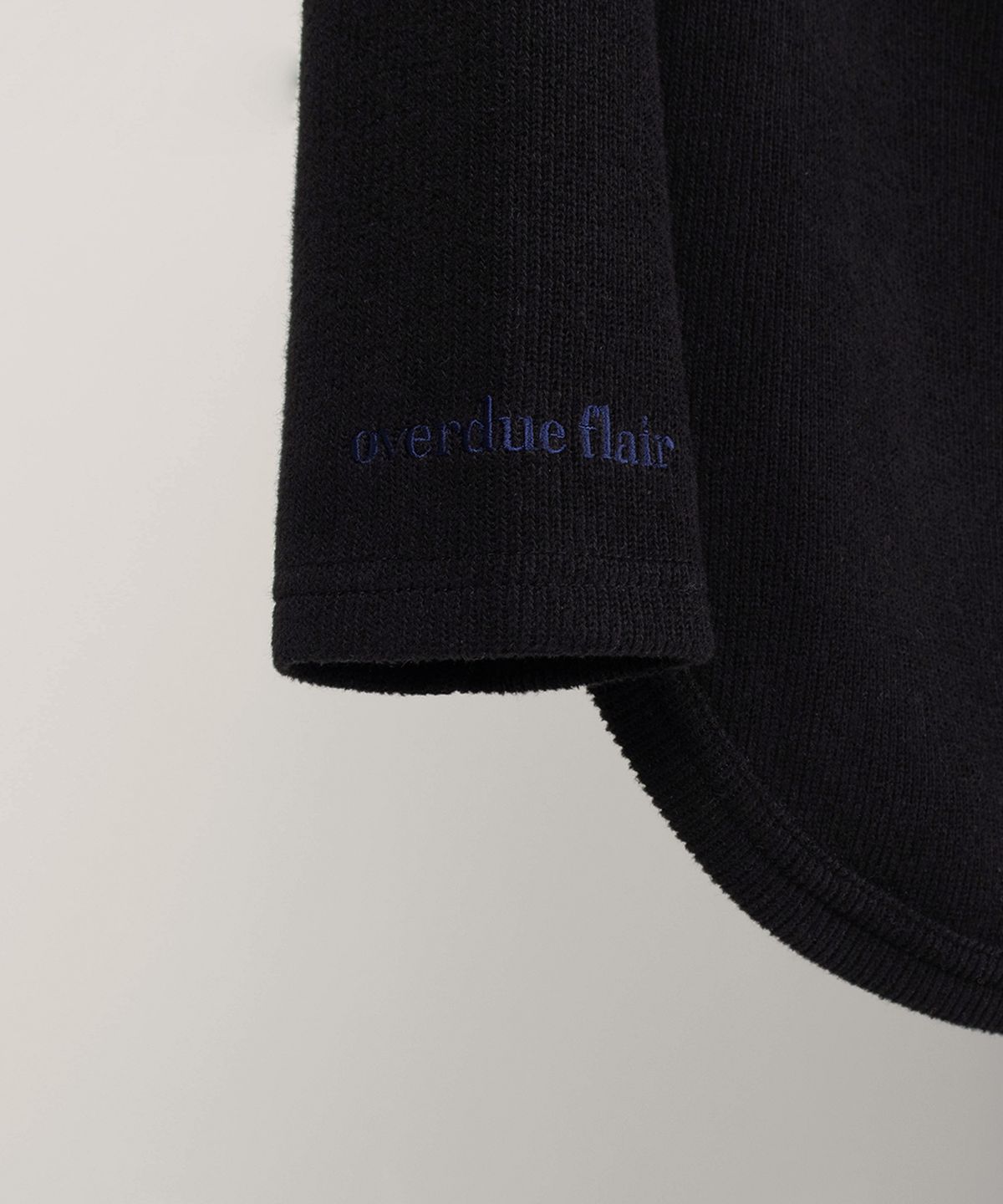 오버듀플레어(OVERDUEFLAIR) CUT-OUT LONG SLEEVES TOP_BLACK