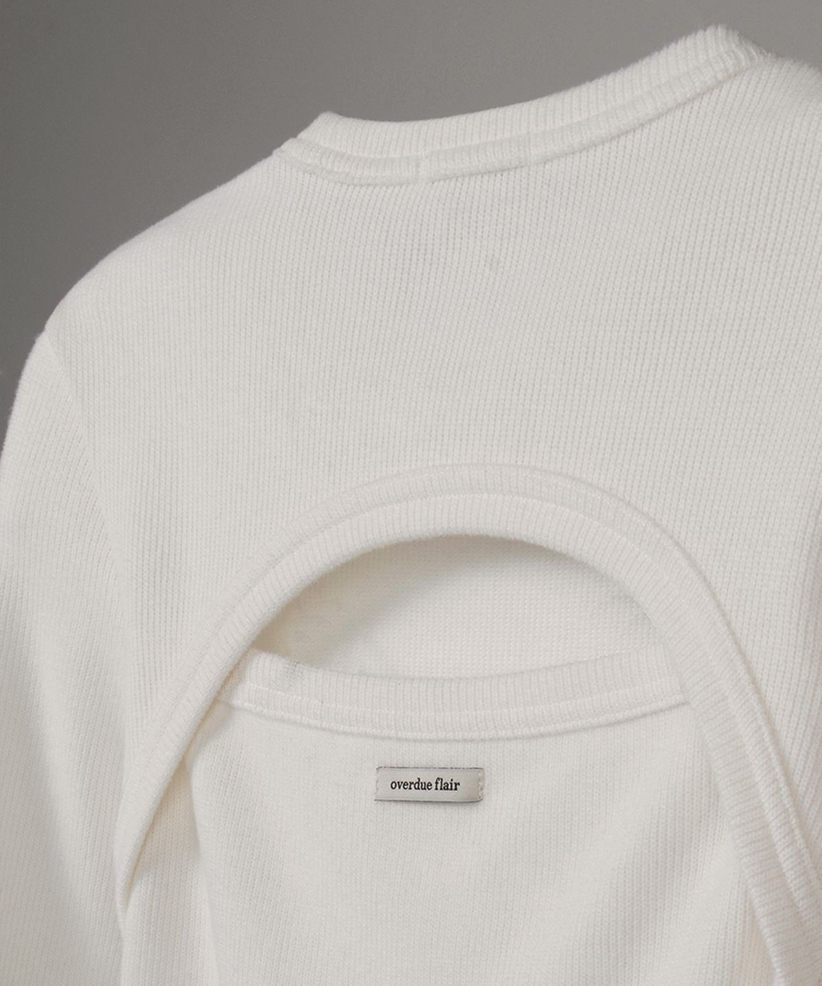 오버듀플레어(OVERDUEFLAIR) CUT-OUT LONG SLEEVES TOP_WHITE