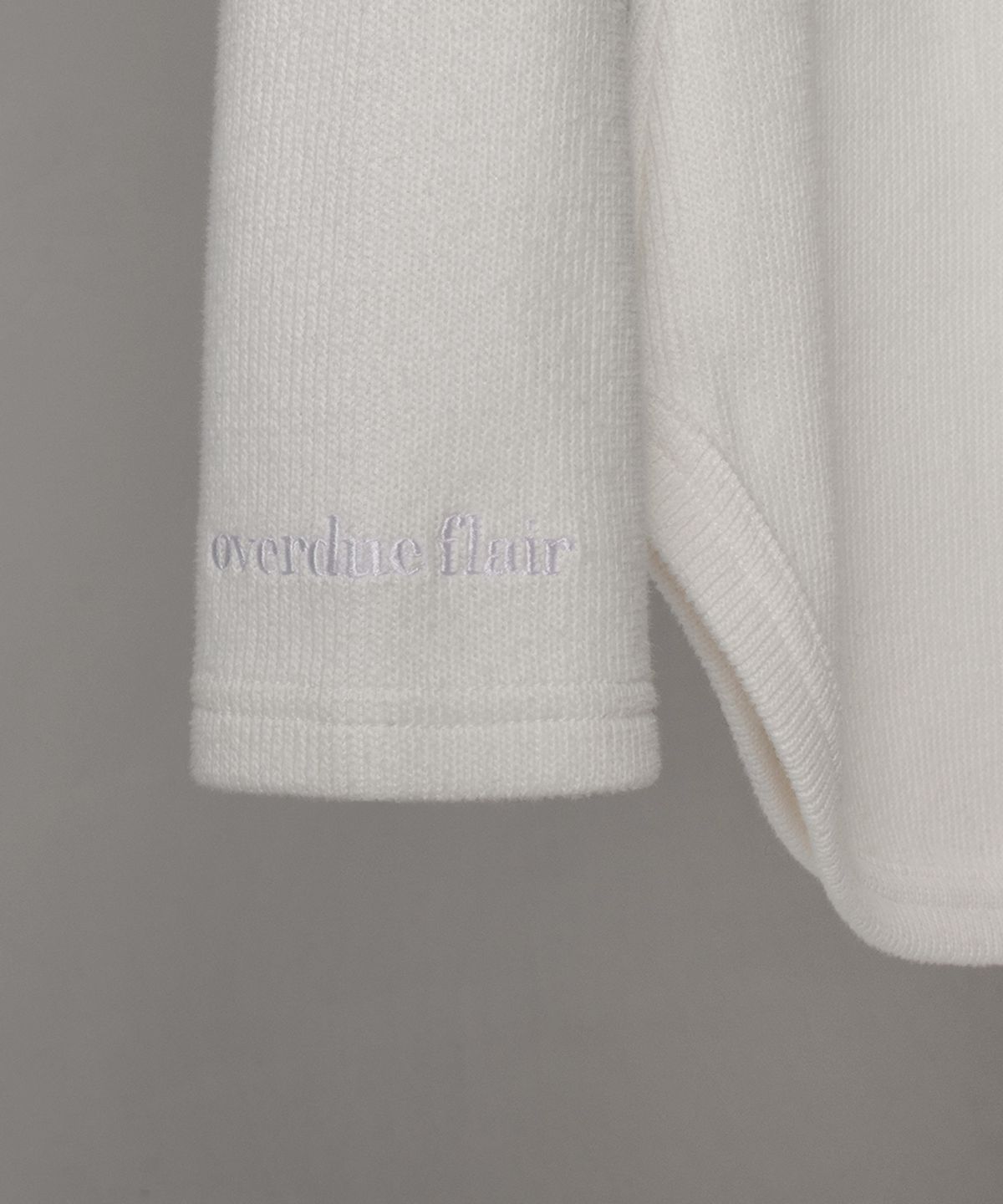 오버듀플레어(OVERDUEFLAIR) CUT-OUT LONG SLEEVES TOP_WHITE