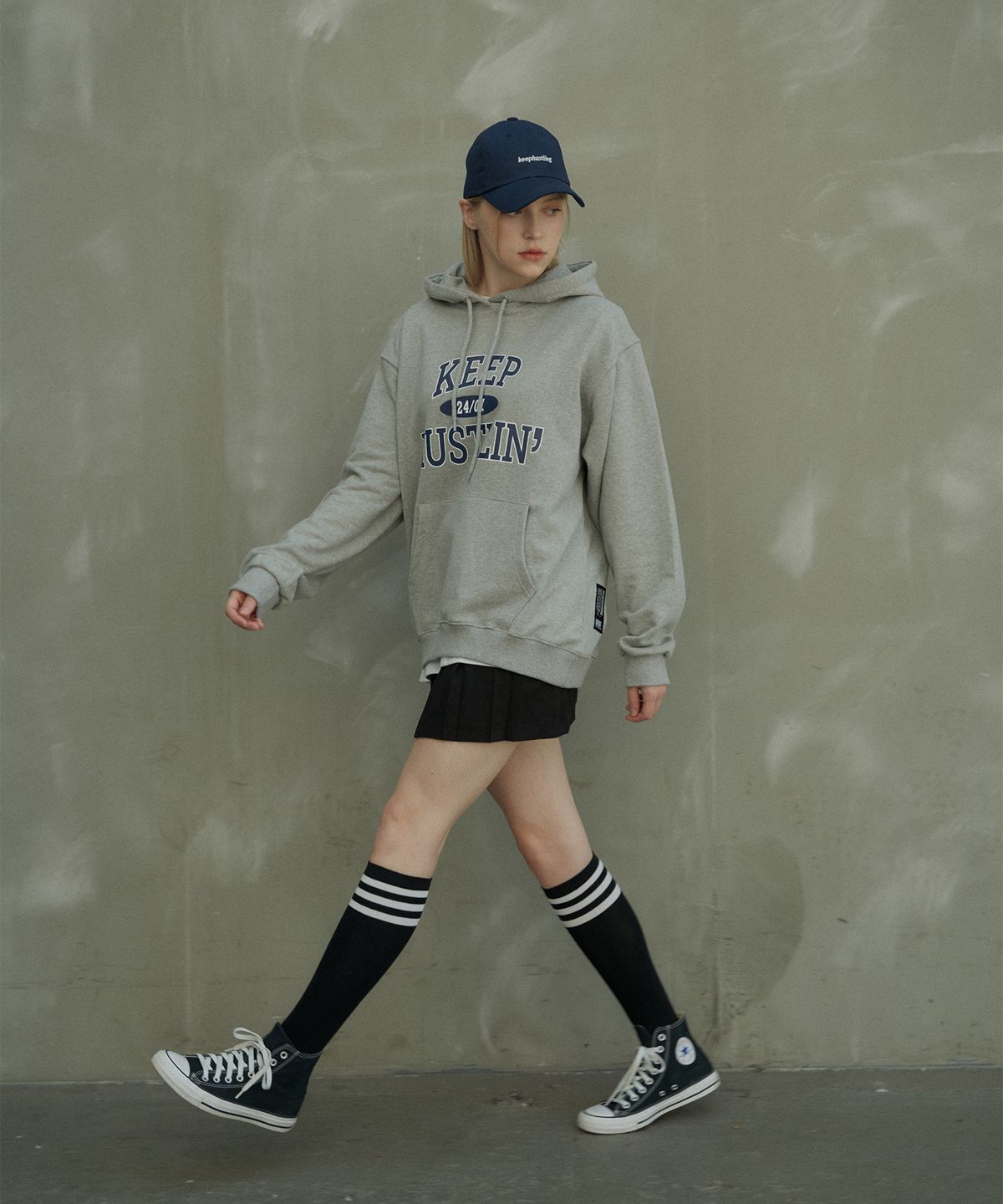 킵허슬링(KEEPHUSTLING) 24/7 아치로고 후드 티셔츠 (그레이)