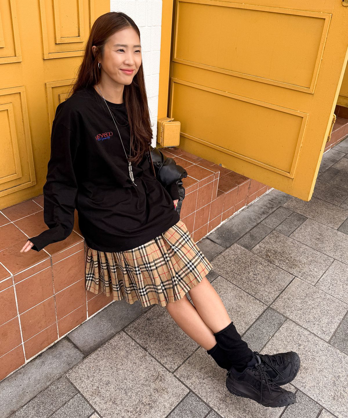 미나수(MENASOO) Menasoo Hearttrack Long Sleeve T Shirt_Black