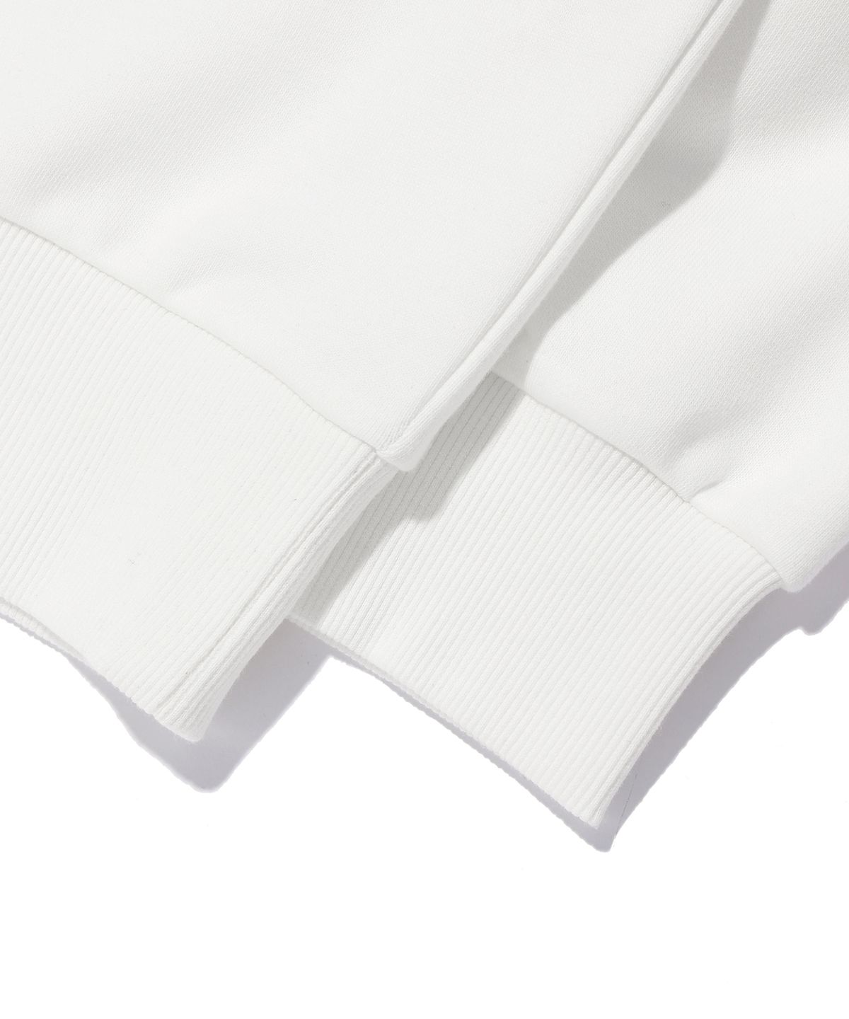 레이피커스(RAYFIKERS) 아치 로고 맨투맨 OFF WHITE (MP6TU141-001)