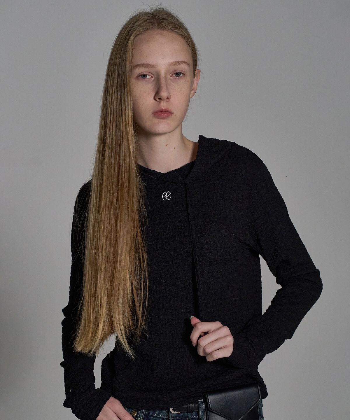 엘리오티(ELLIOTI) Wrinkle Hoodie_Black