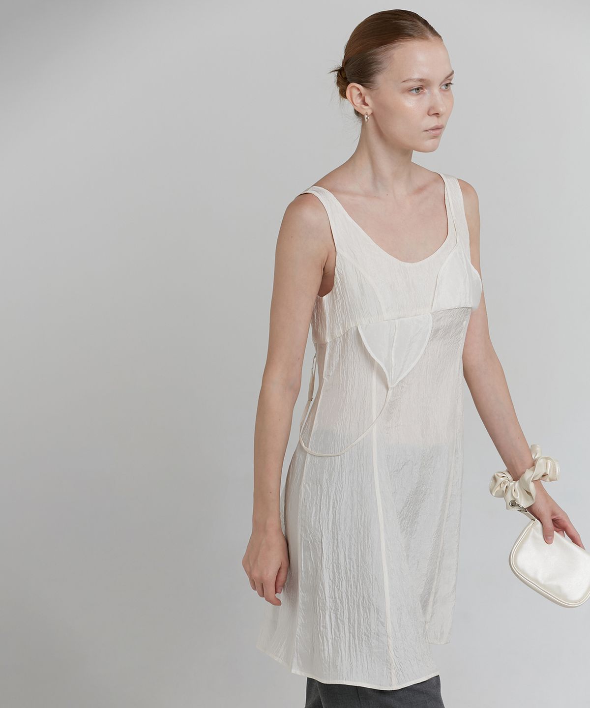 로우타이드(LOW TIDE) WRINKLE SLEEVELESS DRESS [IVORY]