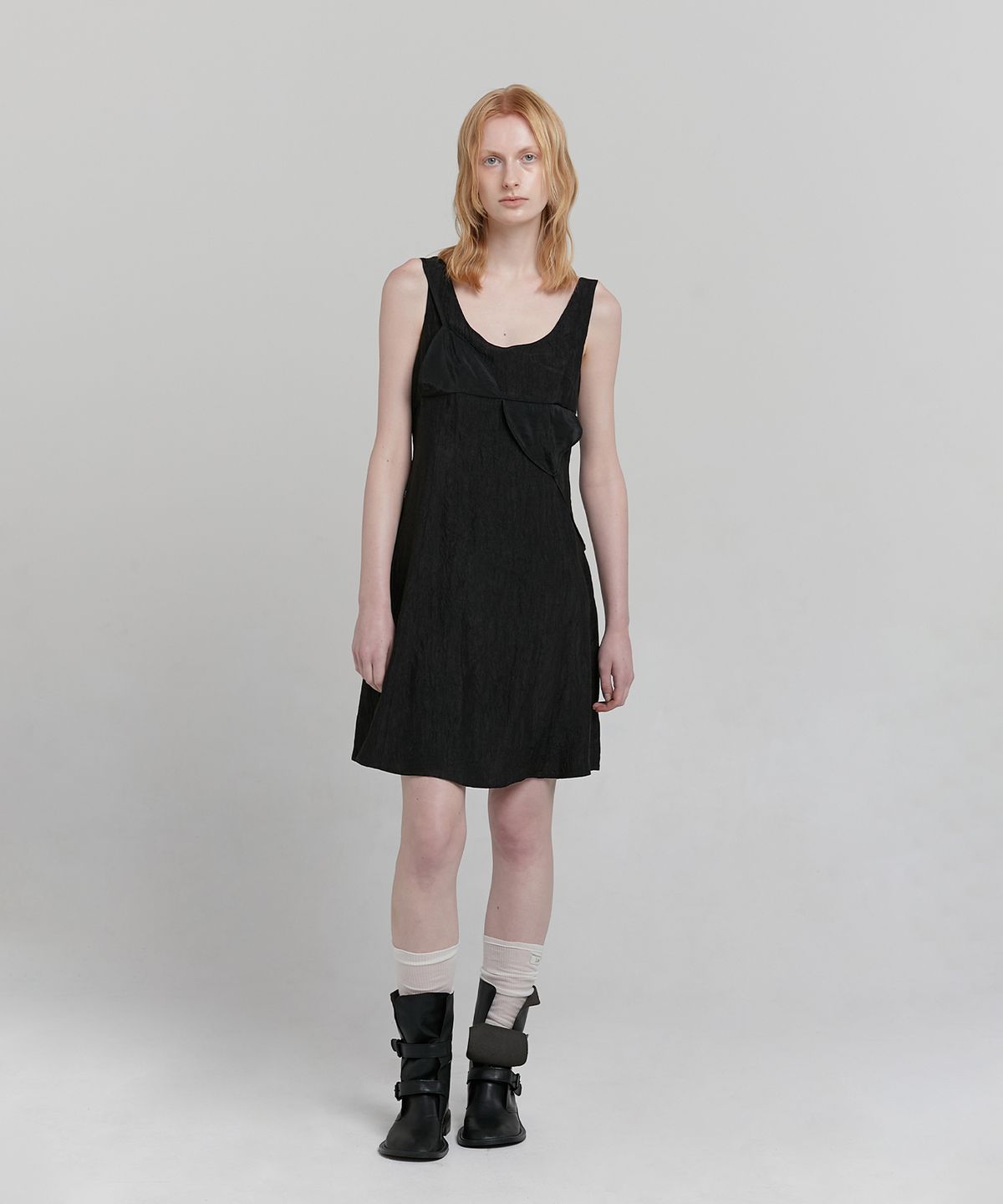 로우타이드(LOW TIDE) WRINKLE SLEEVELESS DRESS [BLACK]