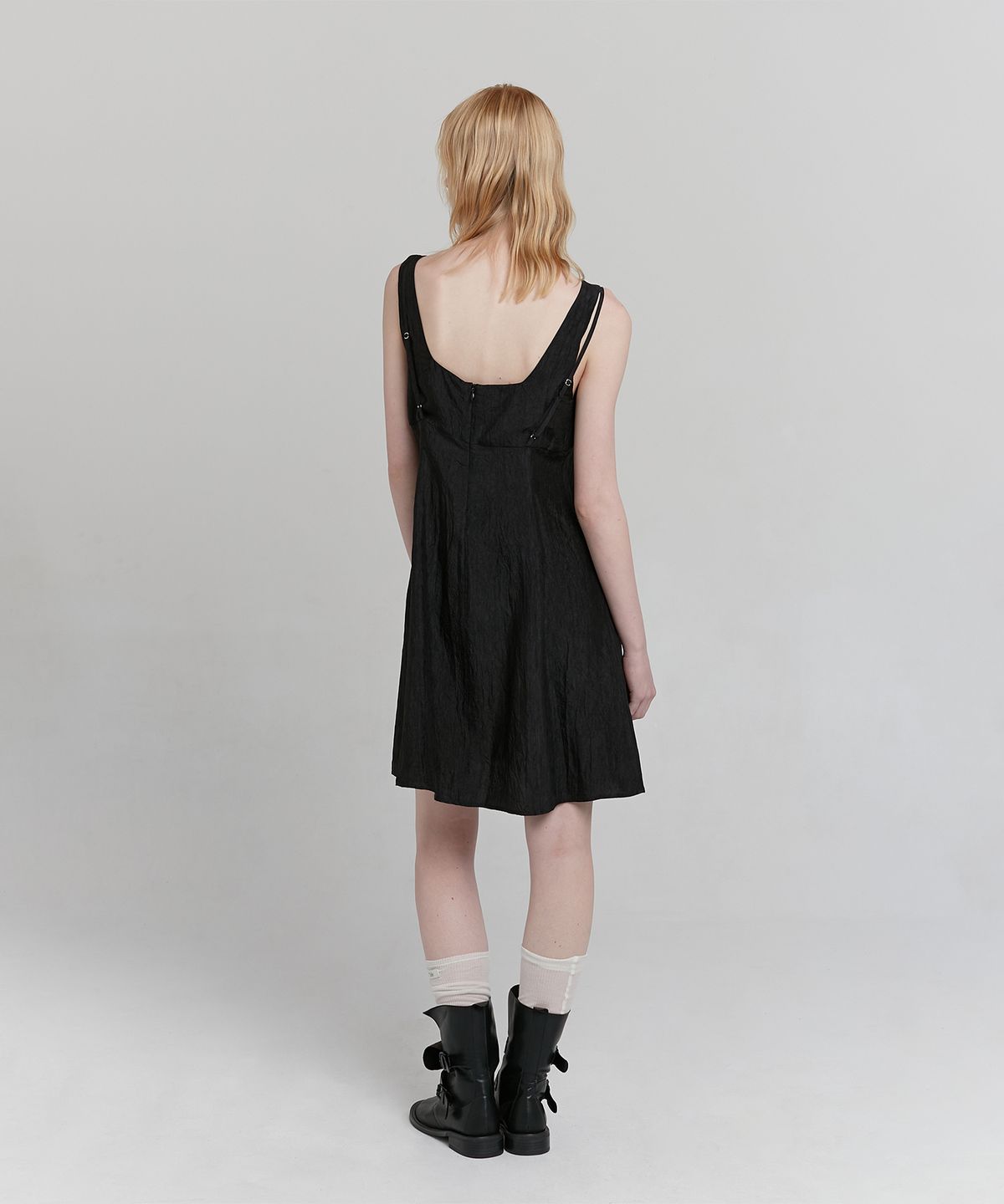 로우타이드(LOW TIDE) WRINKLE SLEEVELESS DRESS [BLACK]