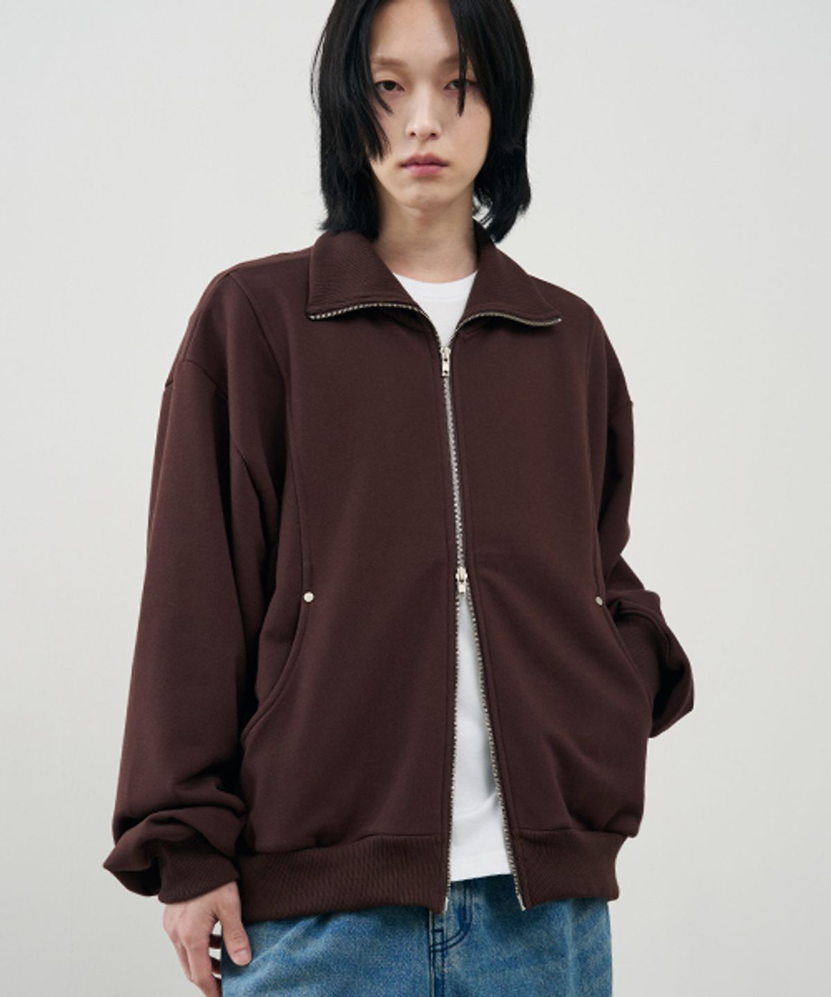 어레이드(ARRAYED) 컴피 리벳 하이 넥 스웻 집업 [BLACK]