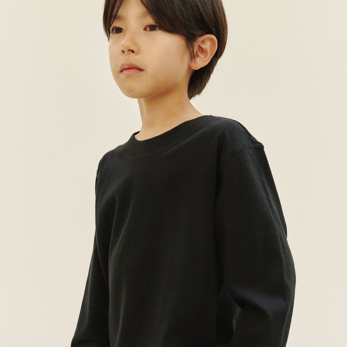 벤(BBEEEENN) 크루넥 롱 슬리브 티셔츠_블랙