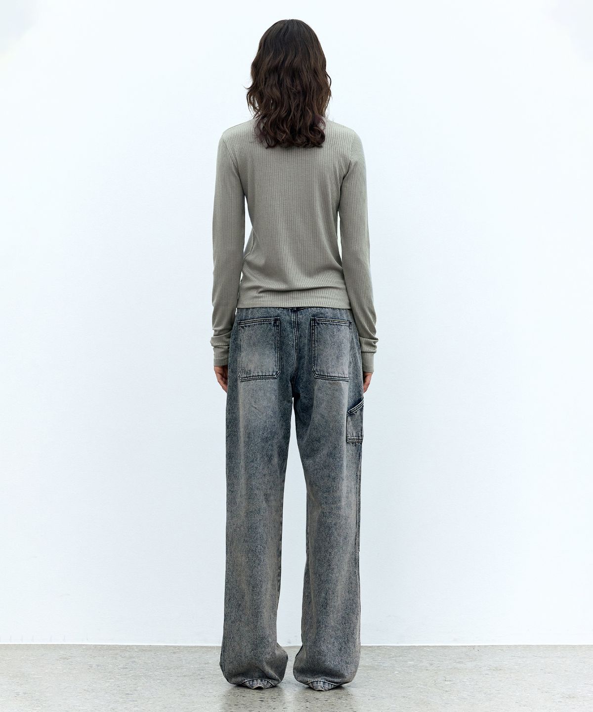 인사일런스 우먼(INSILENCE WOMEN) 헨리넥 롱슬리브 탑 LIGHT KHAKI