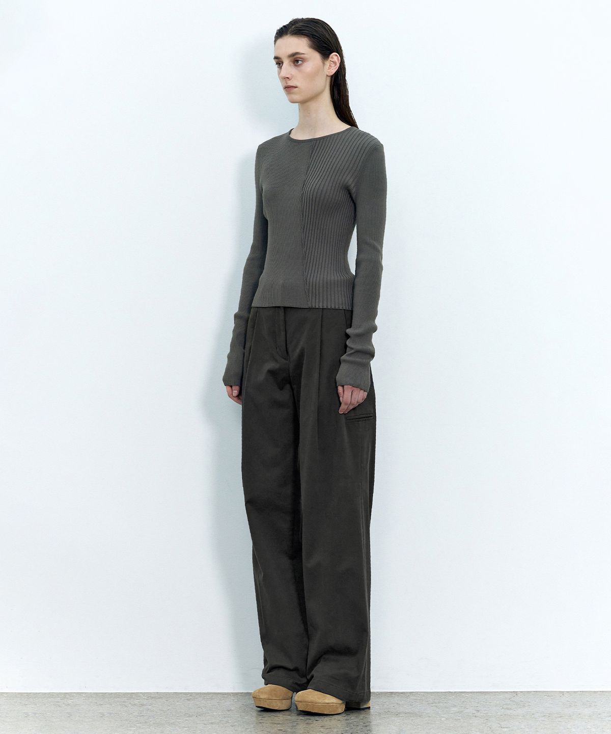 인사일런스 우먼(INSILENCE WOMEN) 와이드 치노 팬츠 CHARCOAL