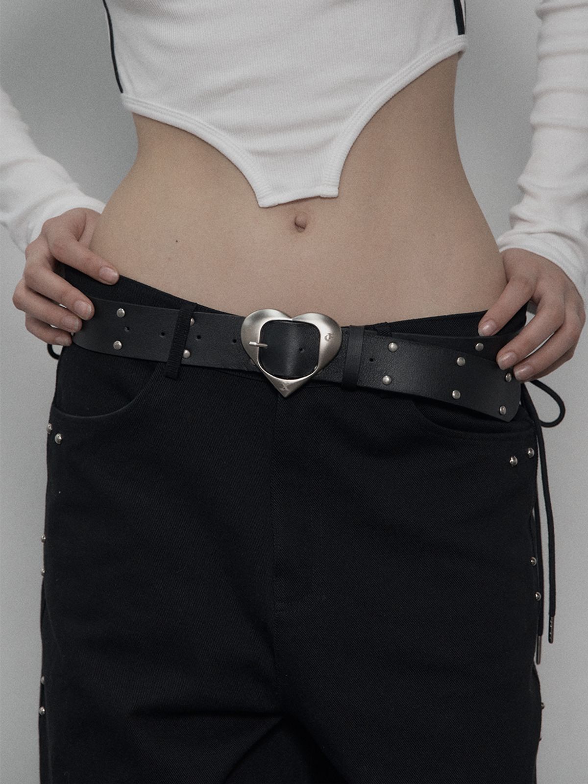 셋업이엑스이(SETUP-EXE) STUDDED HEART BELT / BLACK