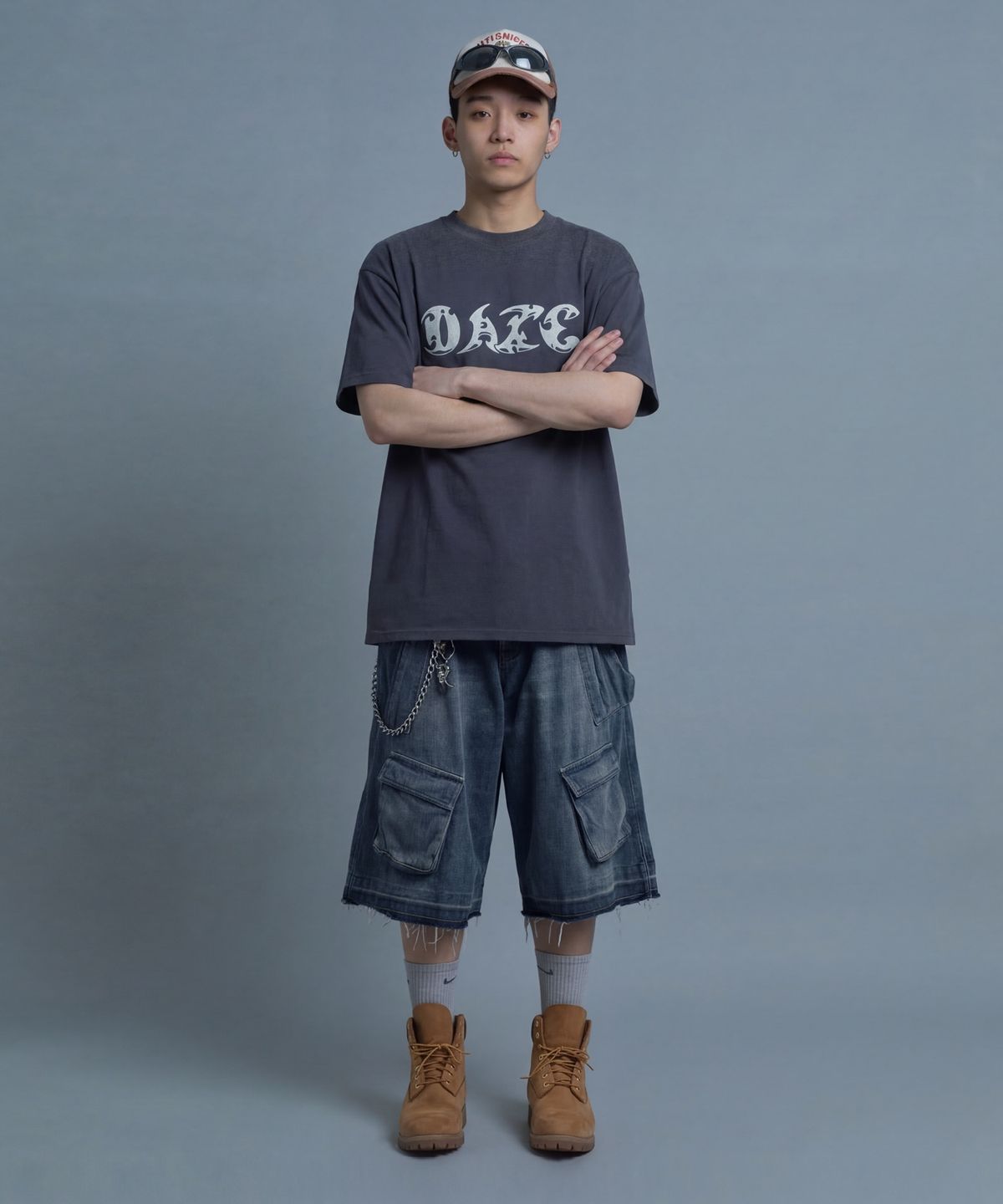 인어데이즈(INADAZE) 핸드 본 그래픽 반팔 (차콜)