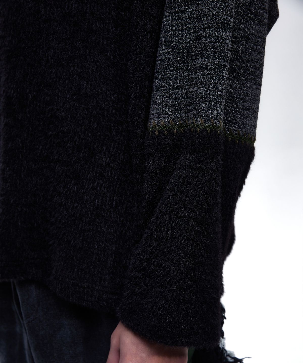 알에스에스씨(RSSC) STITCHED HAIRY RAGLAN KNIT - BLACK