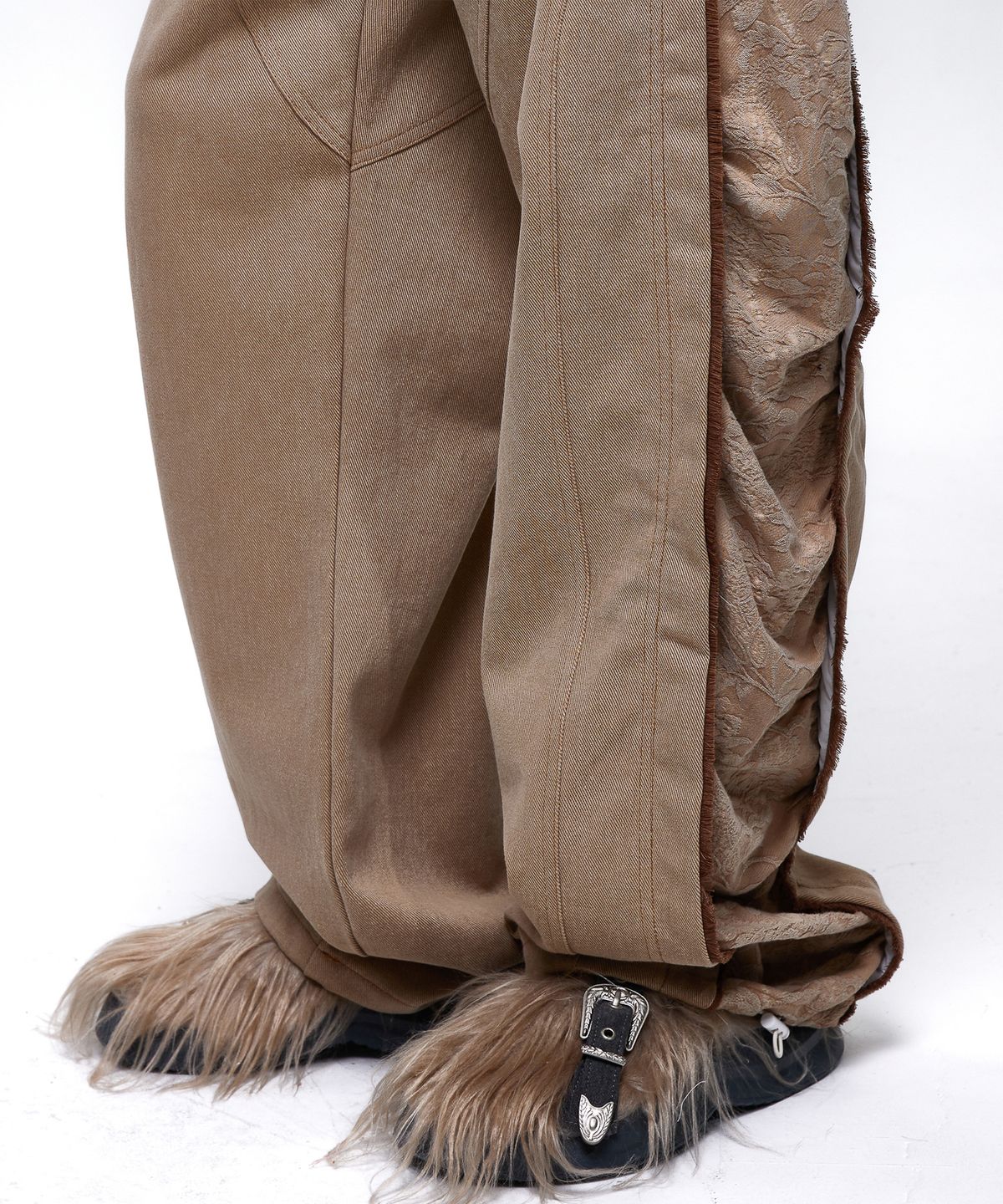 알에스에스씨(RSSC) INCISION JACQUARD MIXED PANTS - BEIGE