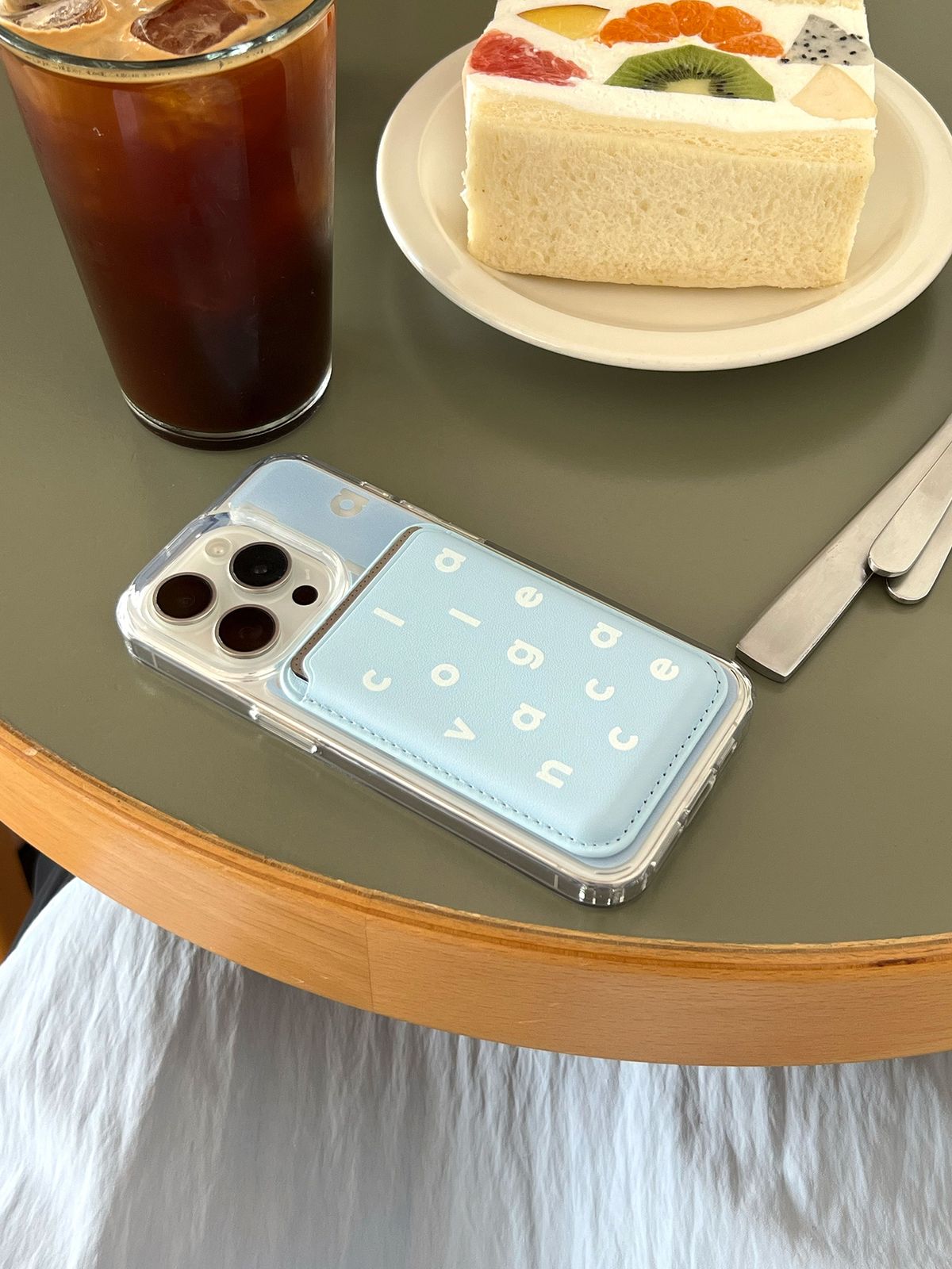 꼴라주바캉스(COLLAGEVACANCE) Logo Alphabet MagSafe Card Wallet (맥세이프 카드지갑) -Baby Blue