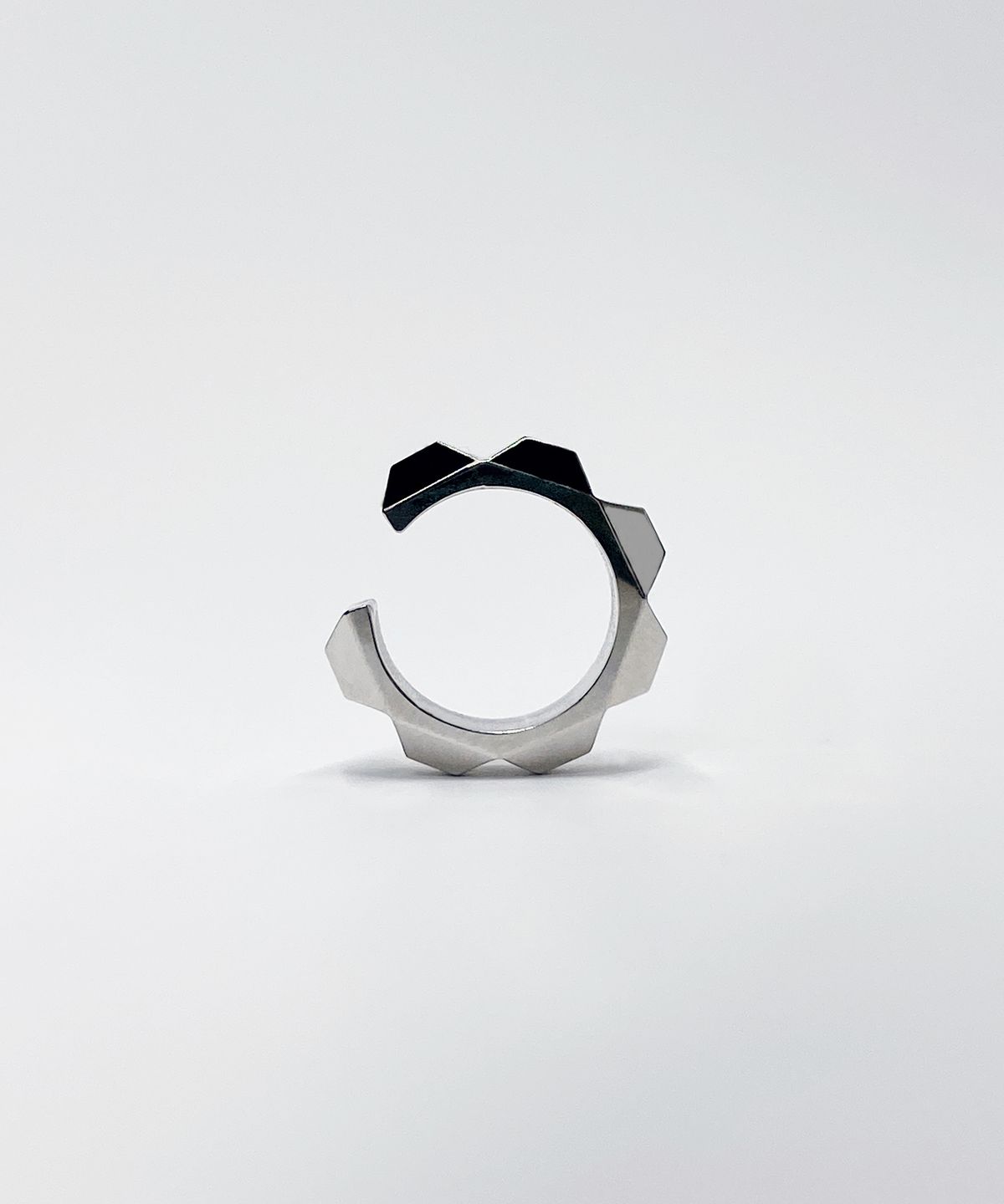 쿠도스(KUDOS) Square Pyramid Earcuff