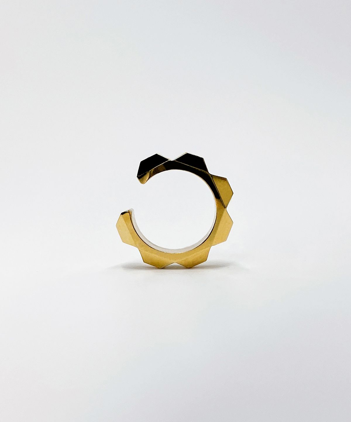 쿠도스(KUDOS) Square Pyramid Earcuff