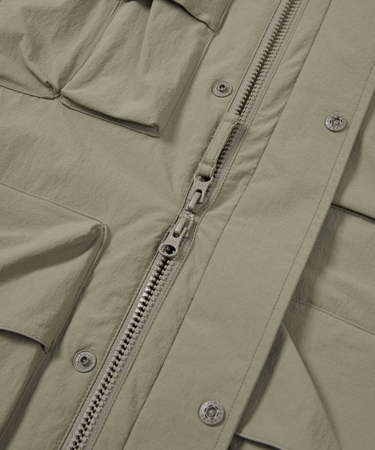 스노우피크 어패럴(SNOWPEAK APPAREL) 루트 유틸리티 바람막이 (S24FMRWB66) Khaki Gray
